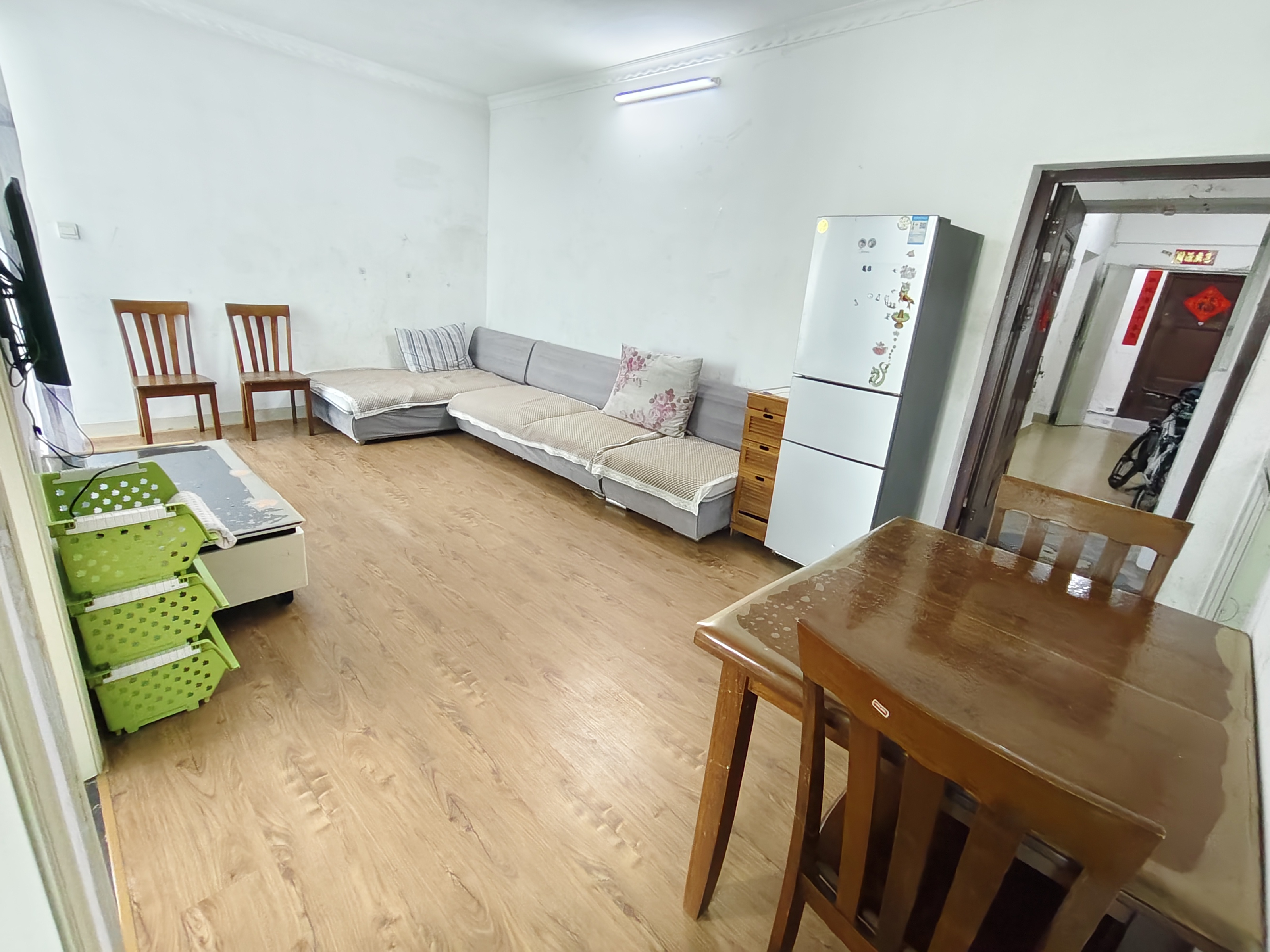 南海花园  2室2厅1卫    1800.0元/月