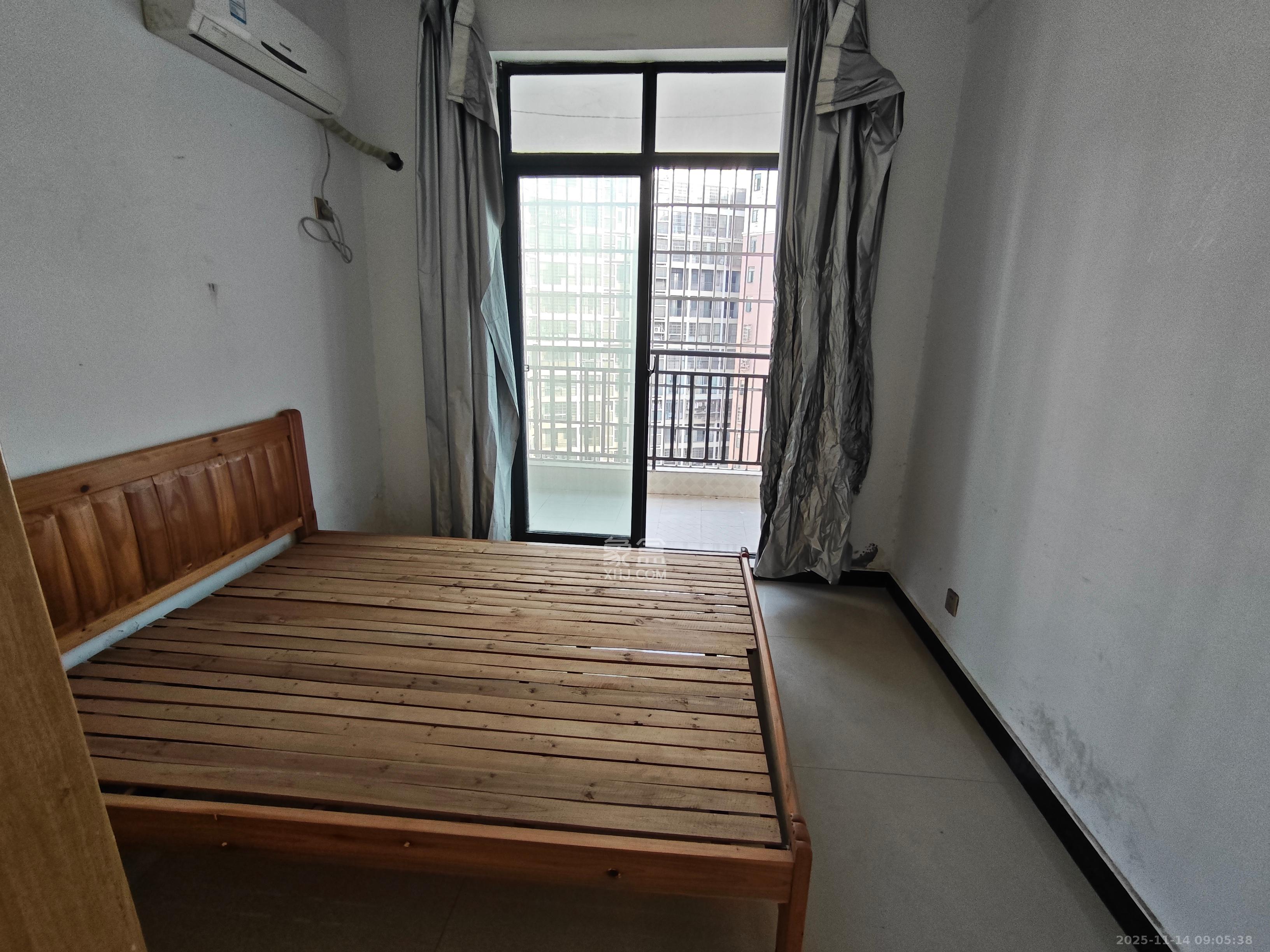 枫华府第  3室2厅2卫    1800.0元/月室内图