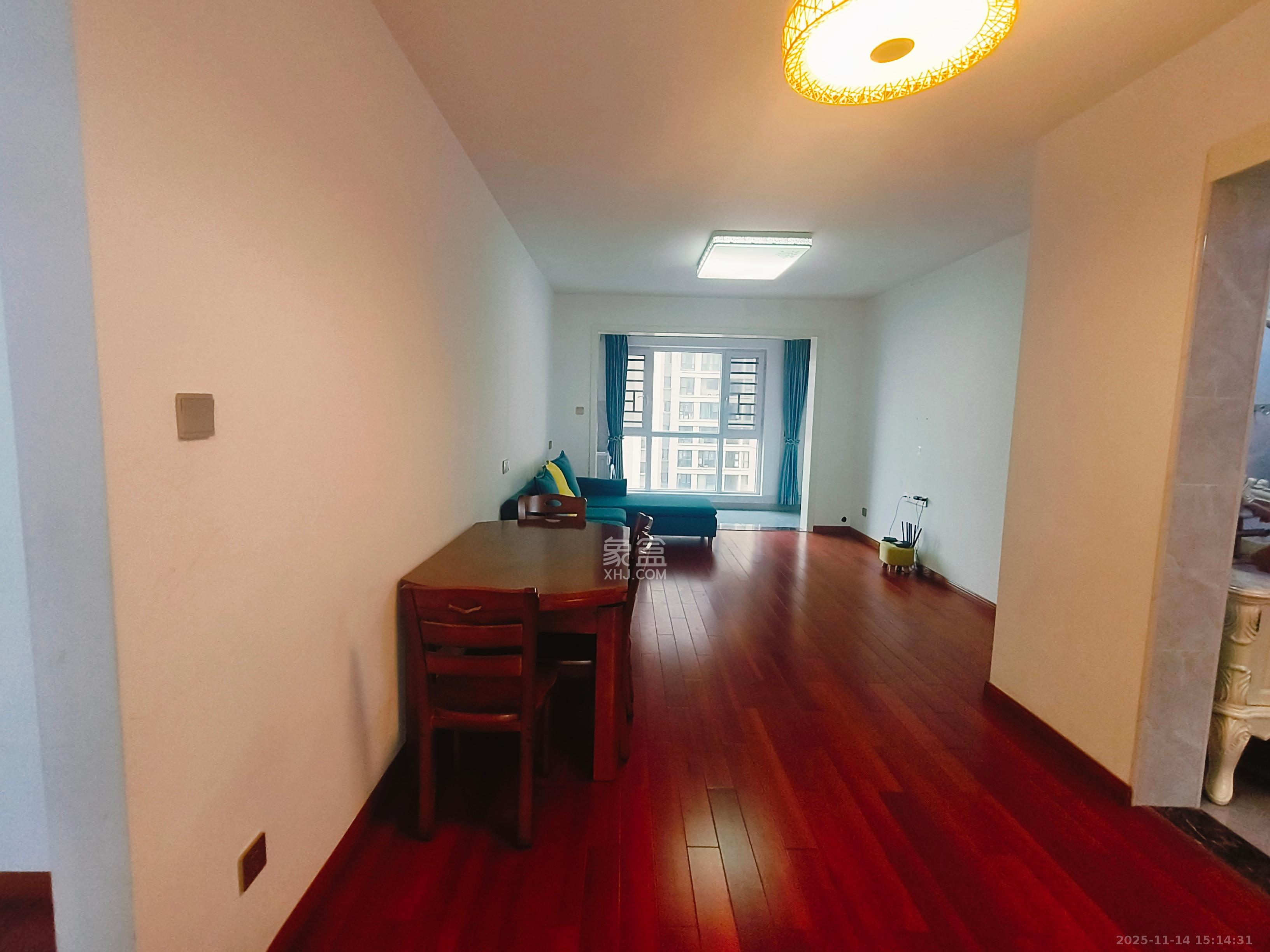 绿地新都会  1室0厅0卫    2300.0元/月