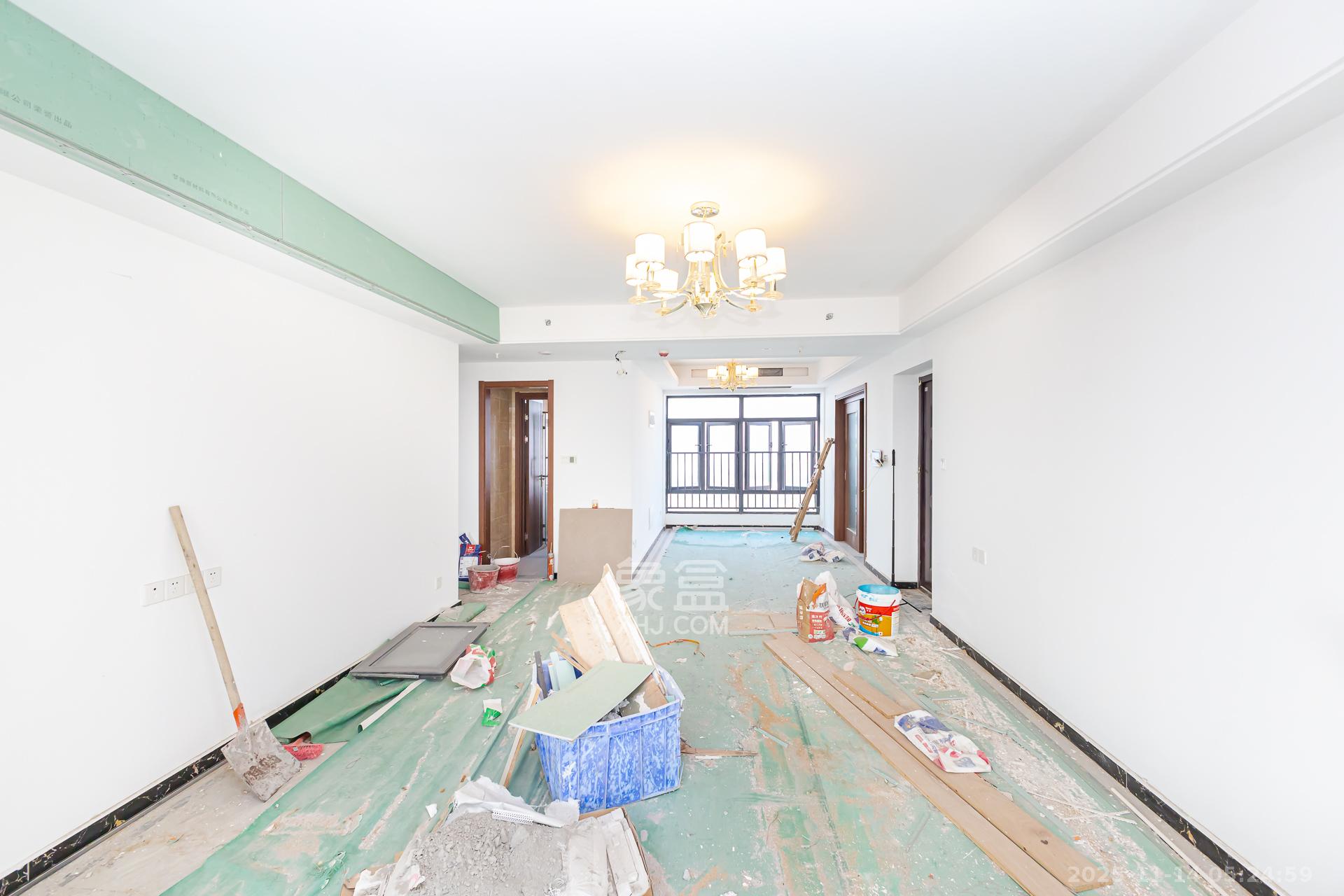 万润滨江天著 4室2厅2卫 128.0万 万润滨江天著 4室2厅2卫 128.0万客厅