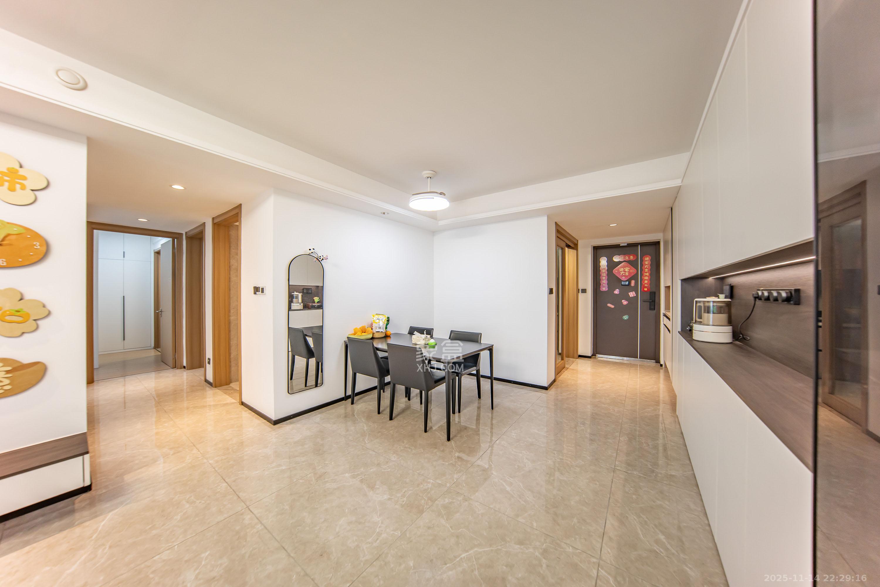 华润凯旋门一期 3室2厅2卫 145.0万 华润凯旋门一期 3室2厅2卫 145.0万客厅