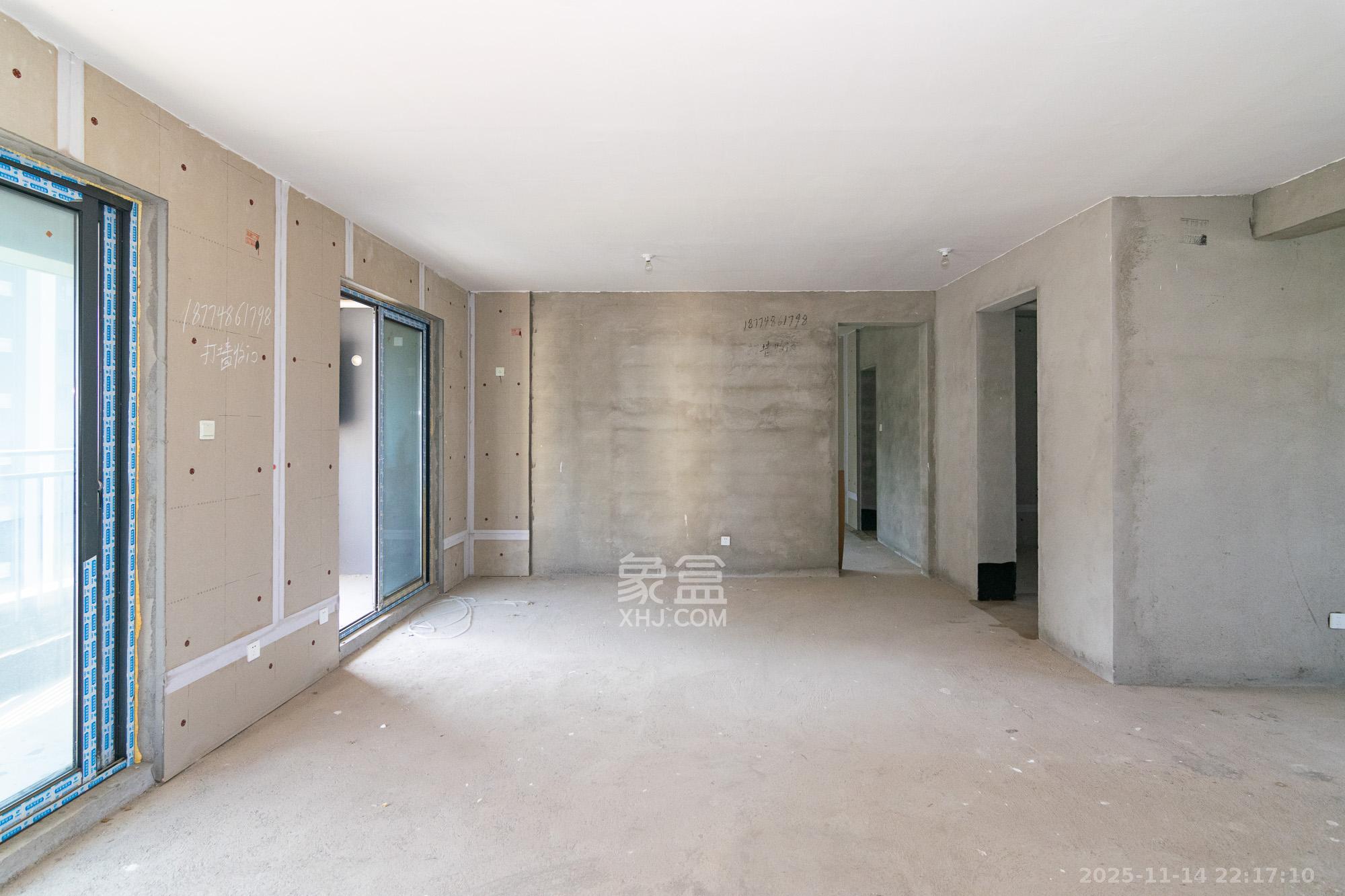 澳海云湘赋  3室2厅2卫    68.8万客厅