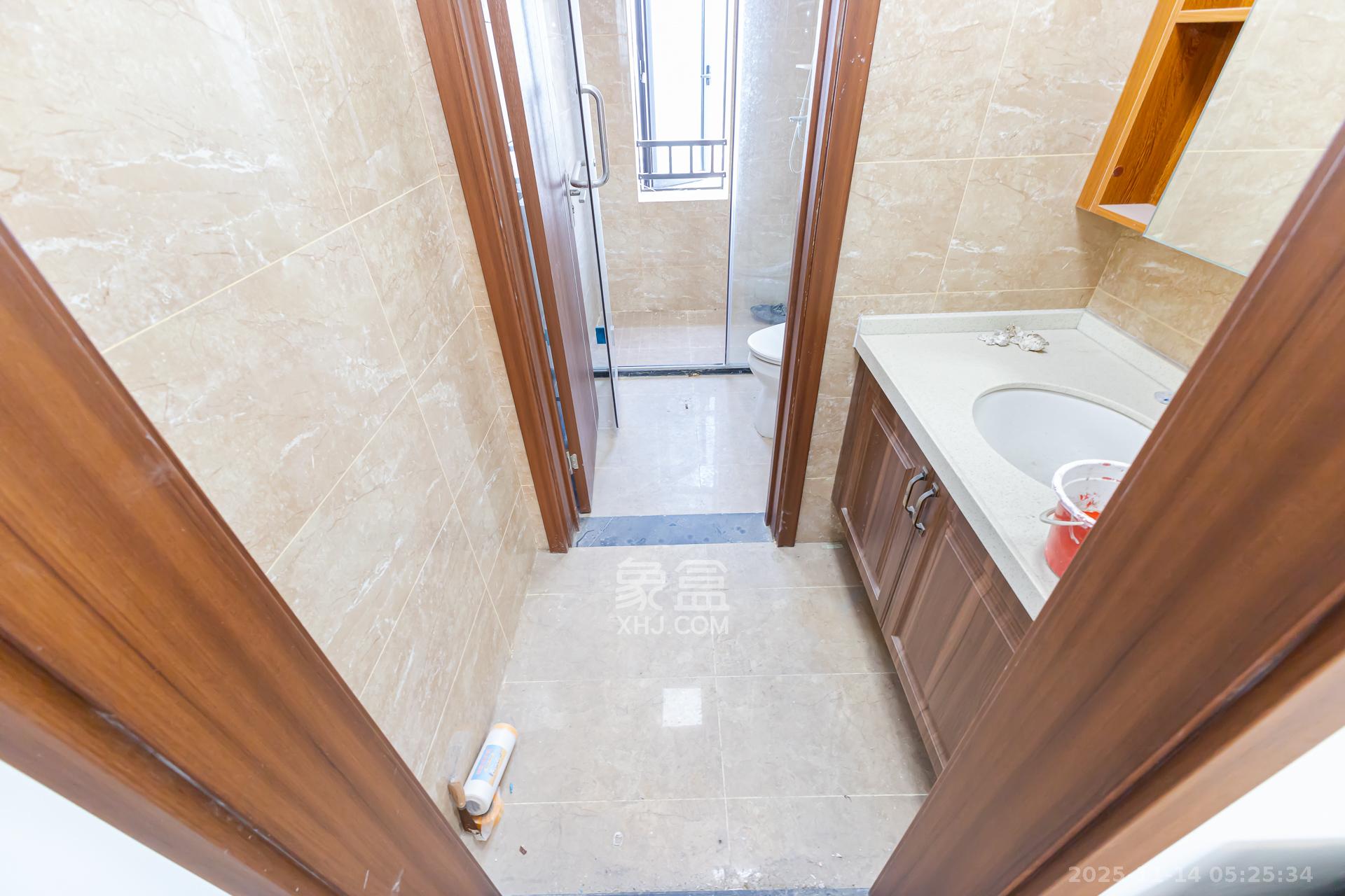 万润滨江天著 4室2厅2卫 128.0万 万润滨江天著 4室2厅2卫 128.0万卫生间