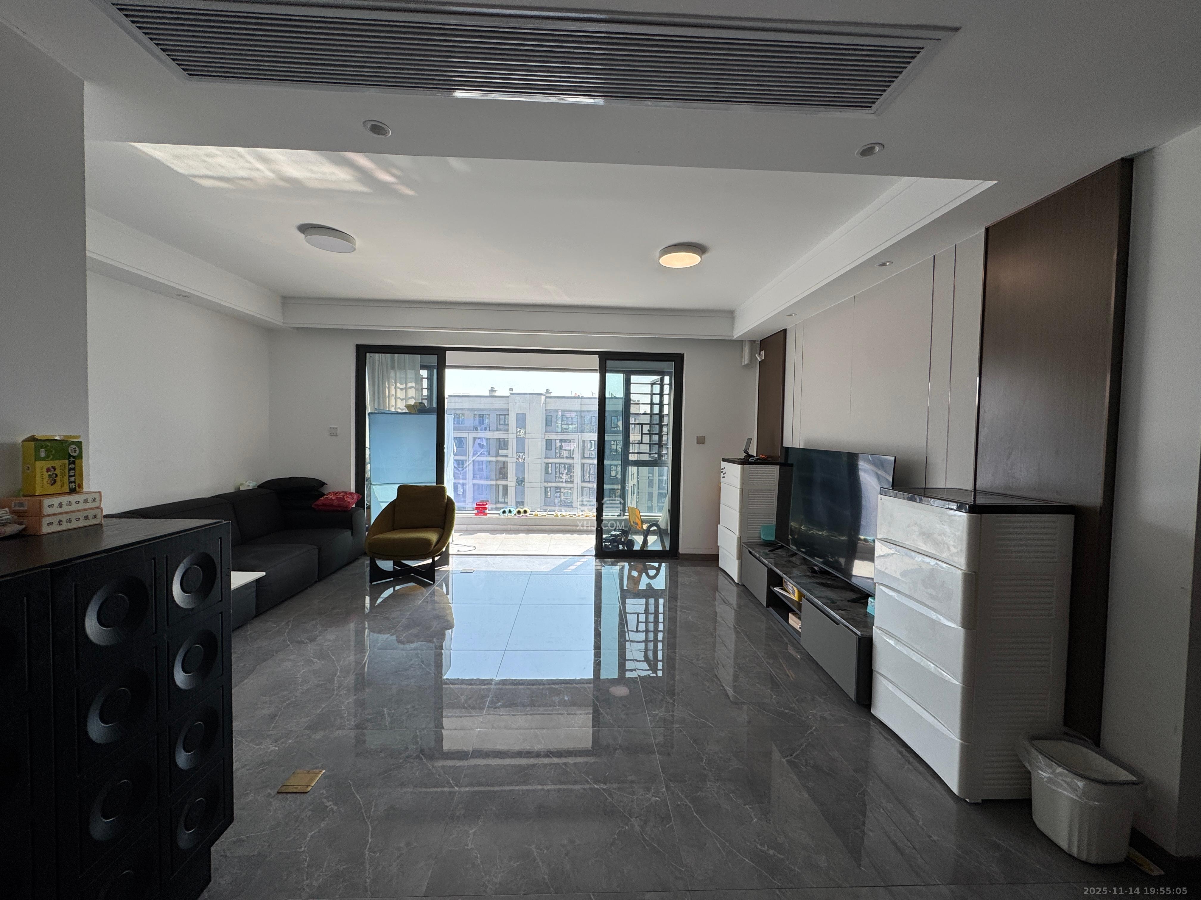 江悦和鸣  4室2厅2卫    4600.0元/月