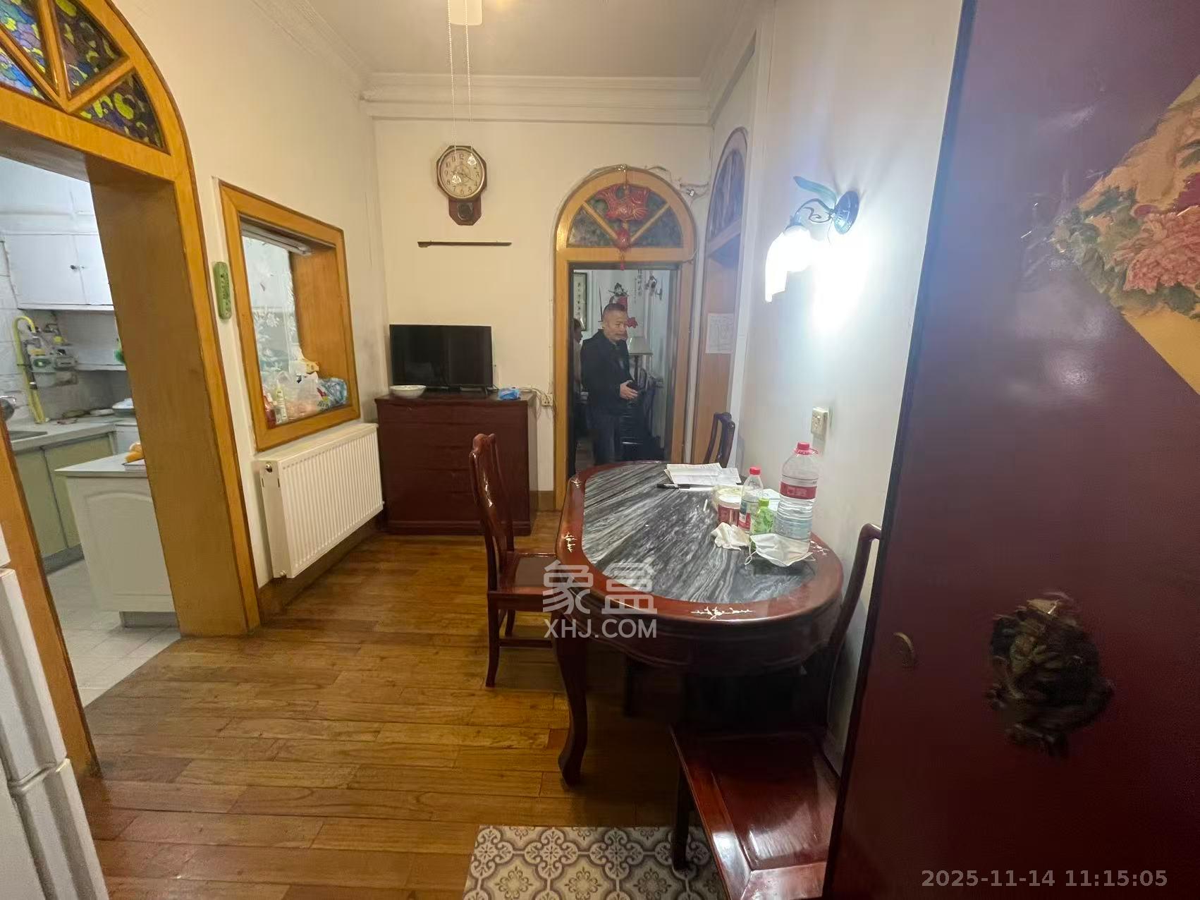 汽贸大厦  3室1厅1卫    3000.0元/月室内图