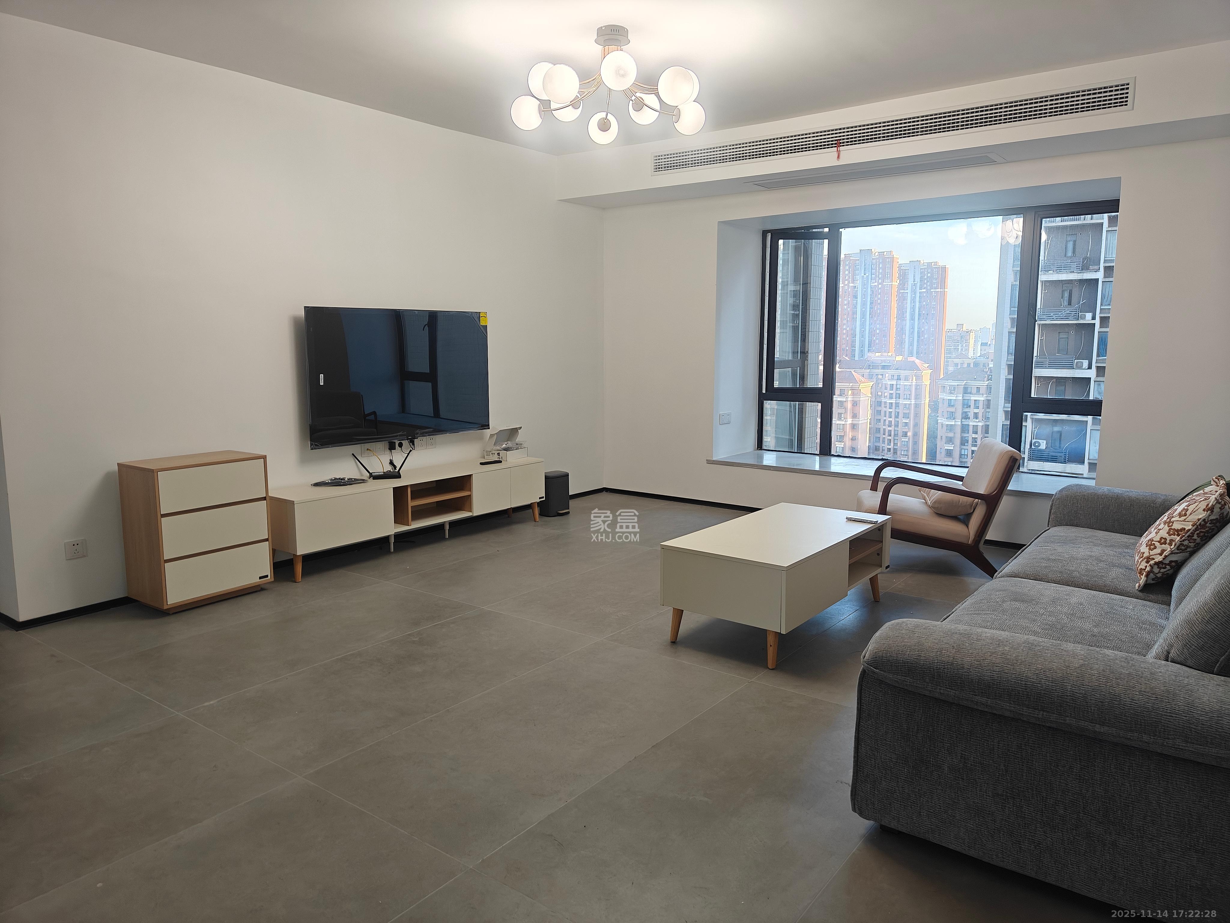 蓝山郡  4室2厅2卫    3500.0元/月