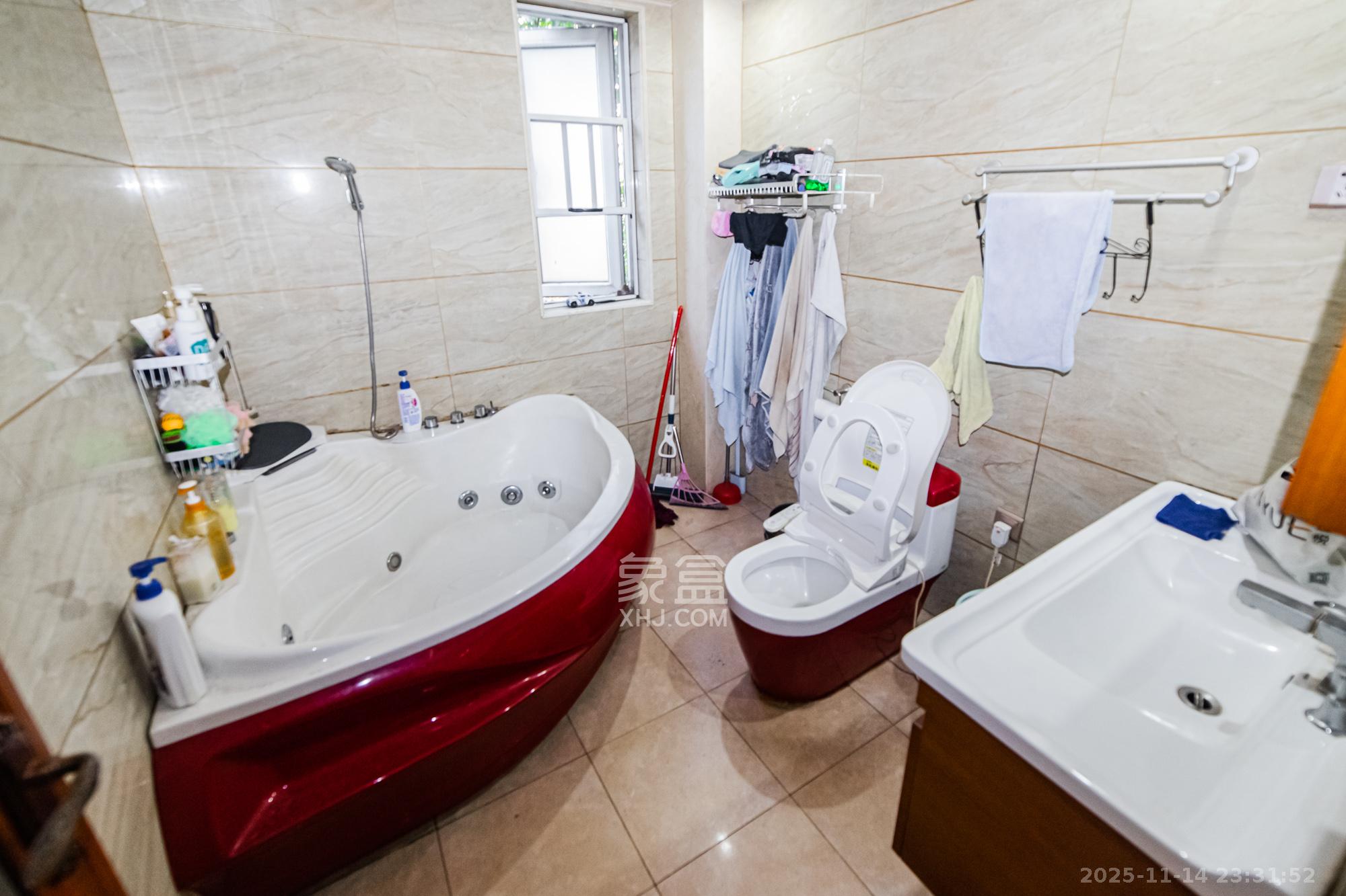 五矿沁园金城（春和景园）  4室2厅2卫    125.0万卫生间