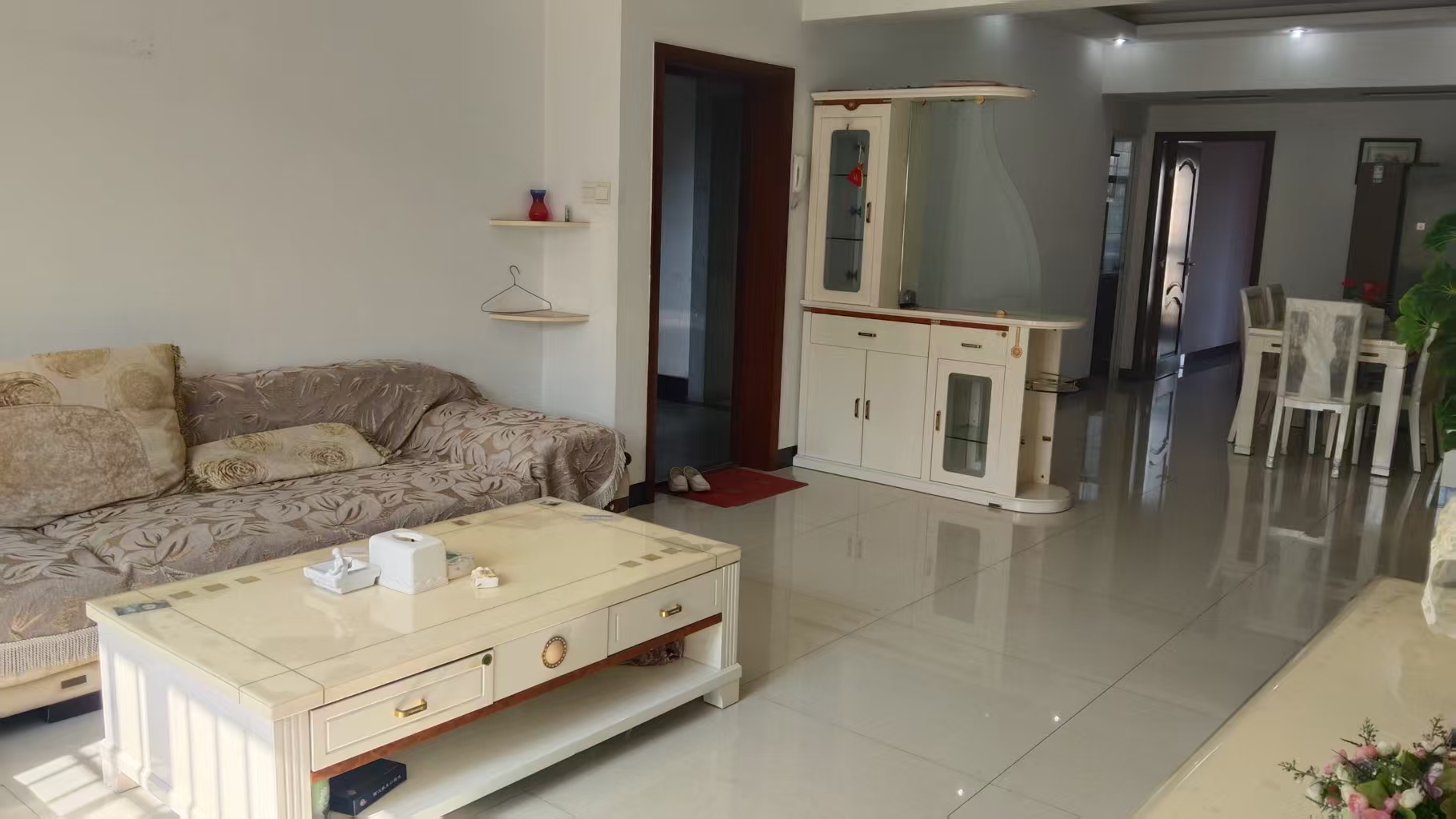 欣天花园 3室2厅2卫 2200.0元/月 欣天花园 3室2厅2卫 2200.0元/月室内图