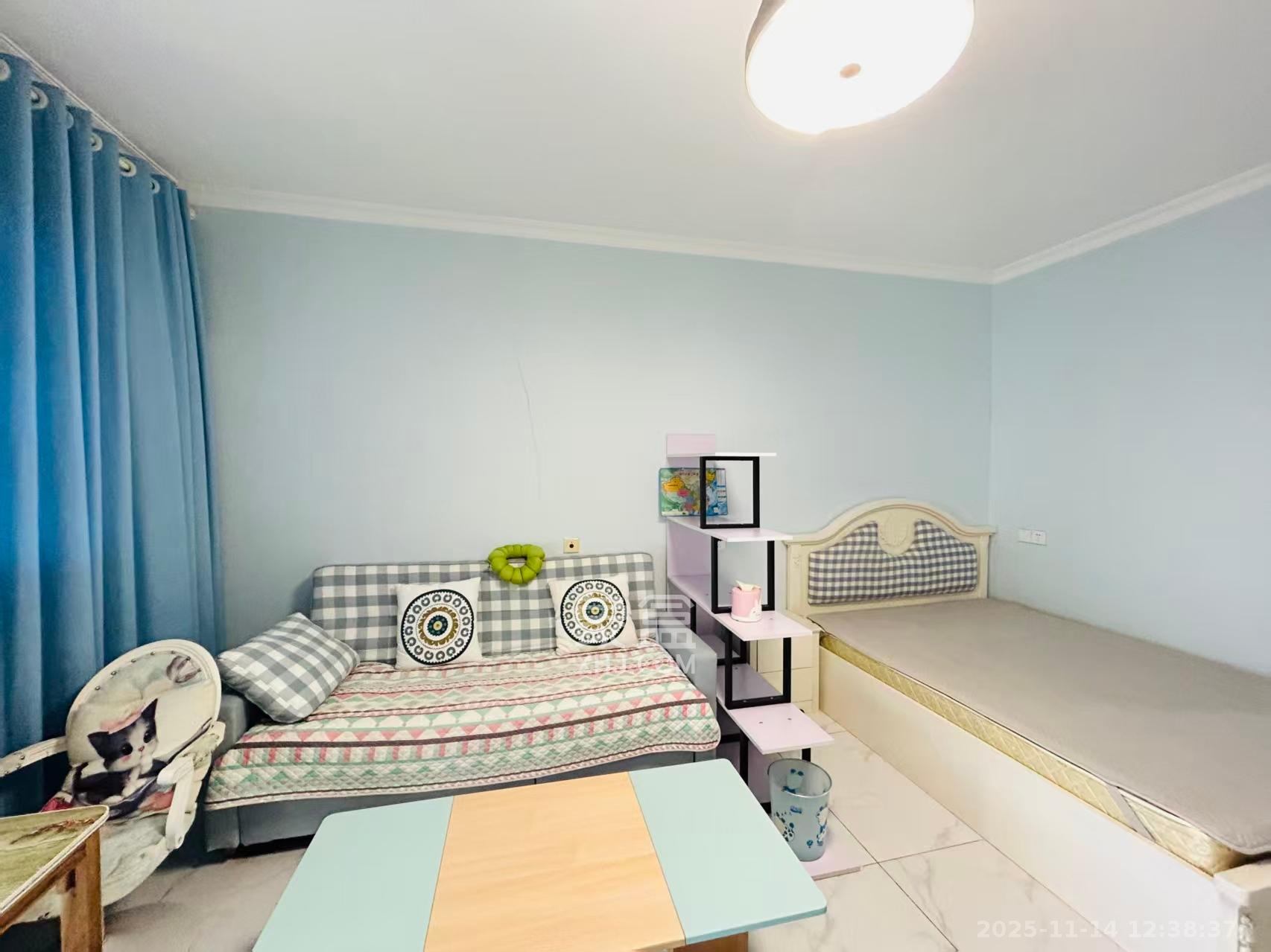 怡海星城  1室1厅1卫    1200.0元/月室内图