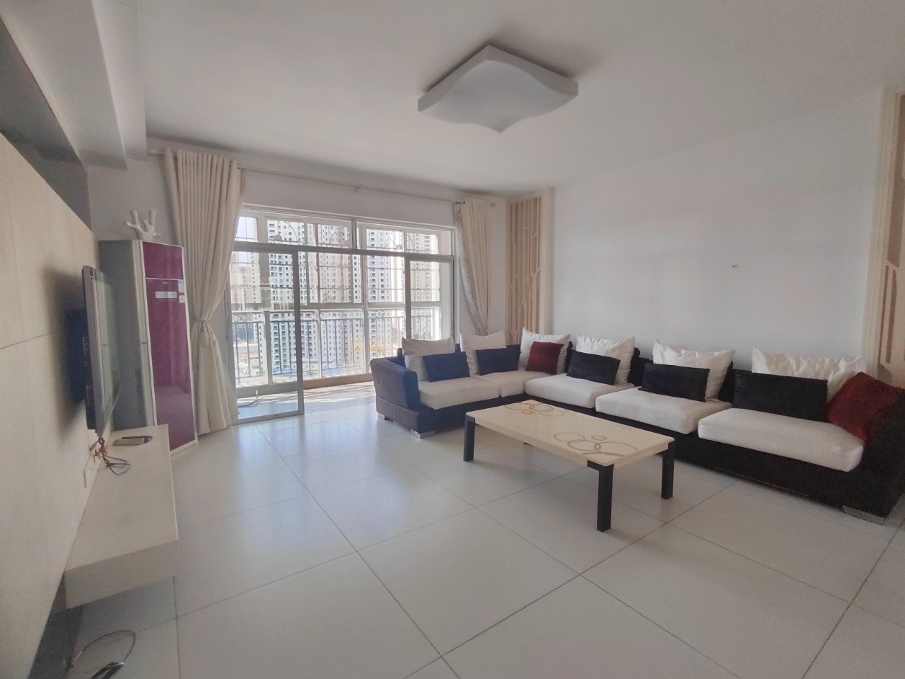 八一小区 4室2厅2卫 4000.0元/月 八一小区 4室2厅2卫 4000.0元/月室内图