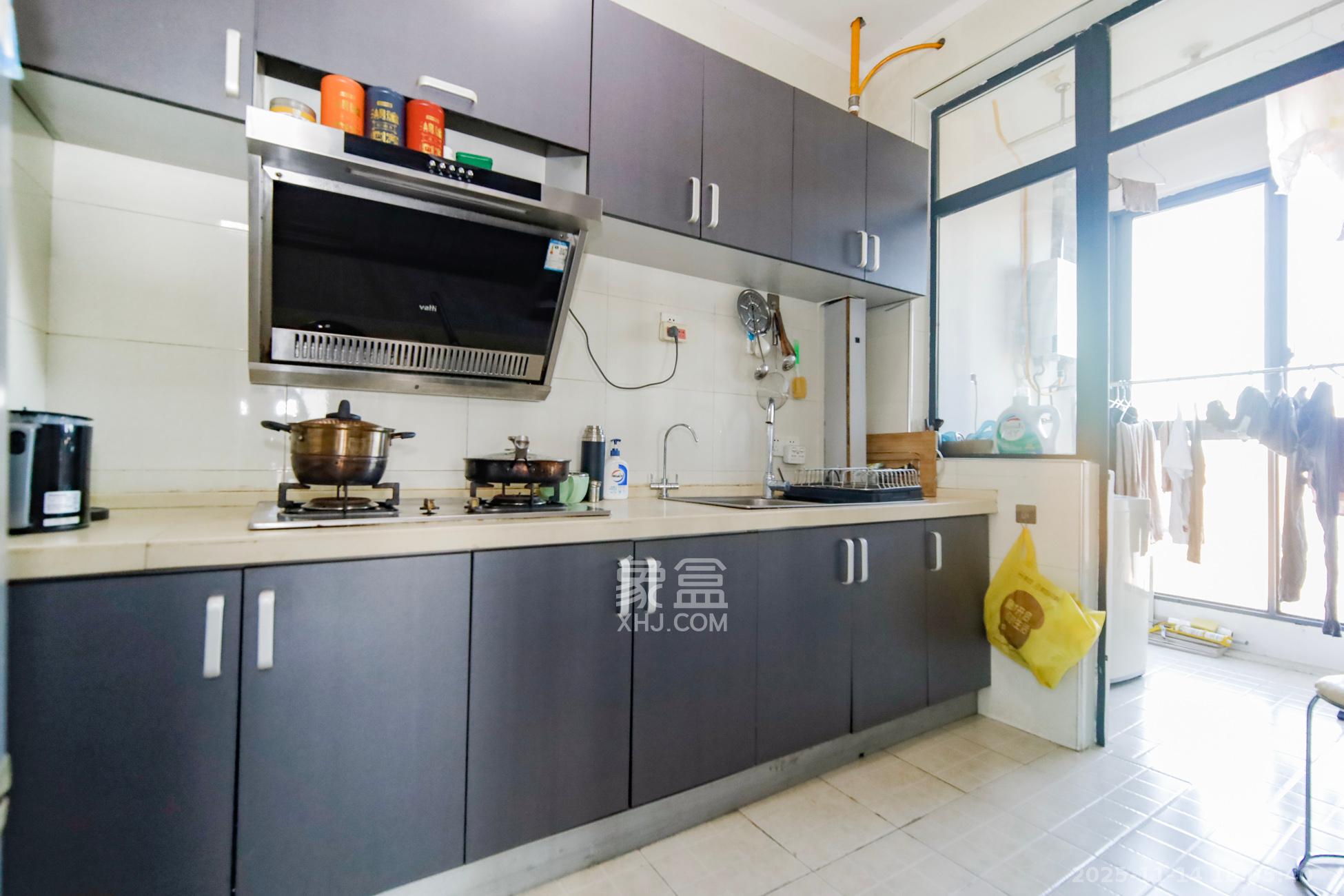 新盛珑璟台  2室2厅1卫    75.8万厨房