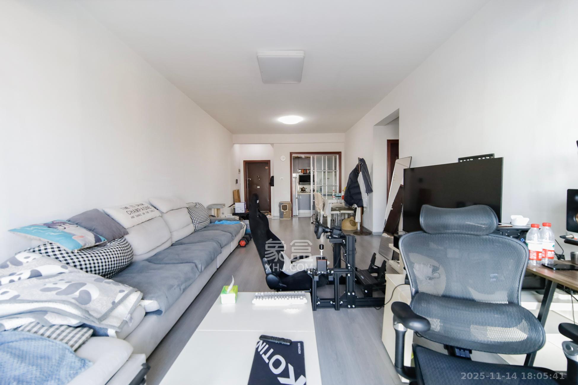 新盛珑璟台  2室2厅1卫    75.8万客厅