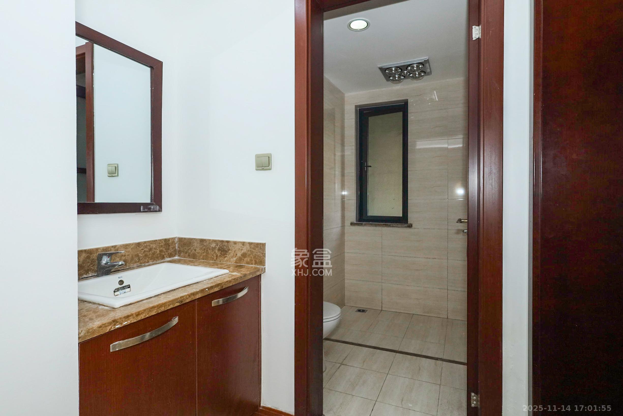 好莱城（弘德西街）  2室2厅1卫    62.0万卫生间