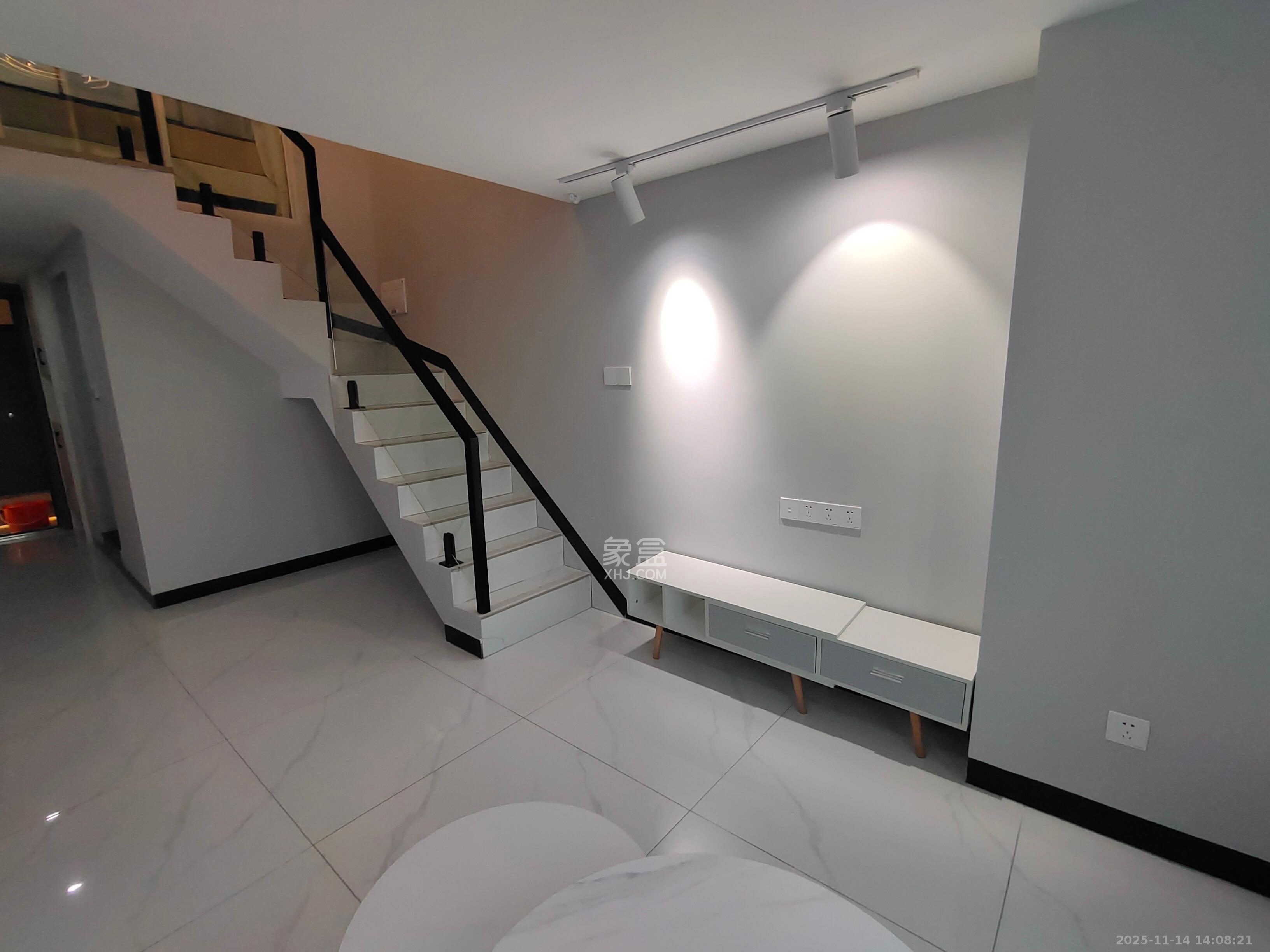 长房时代小镇  2室1厅1卫    2000.0元/月室内图