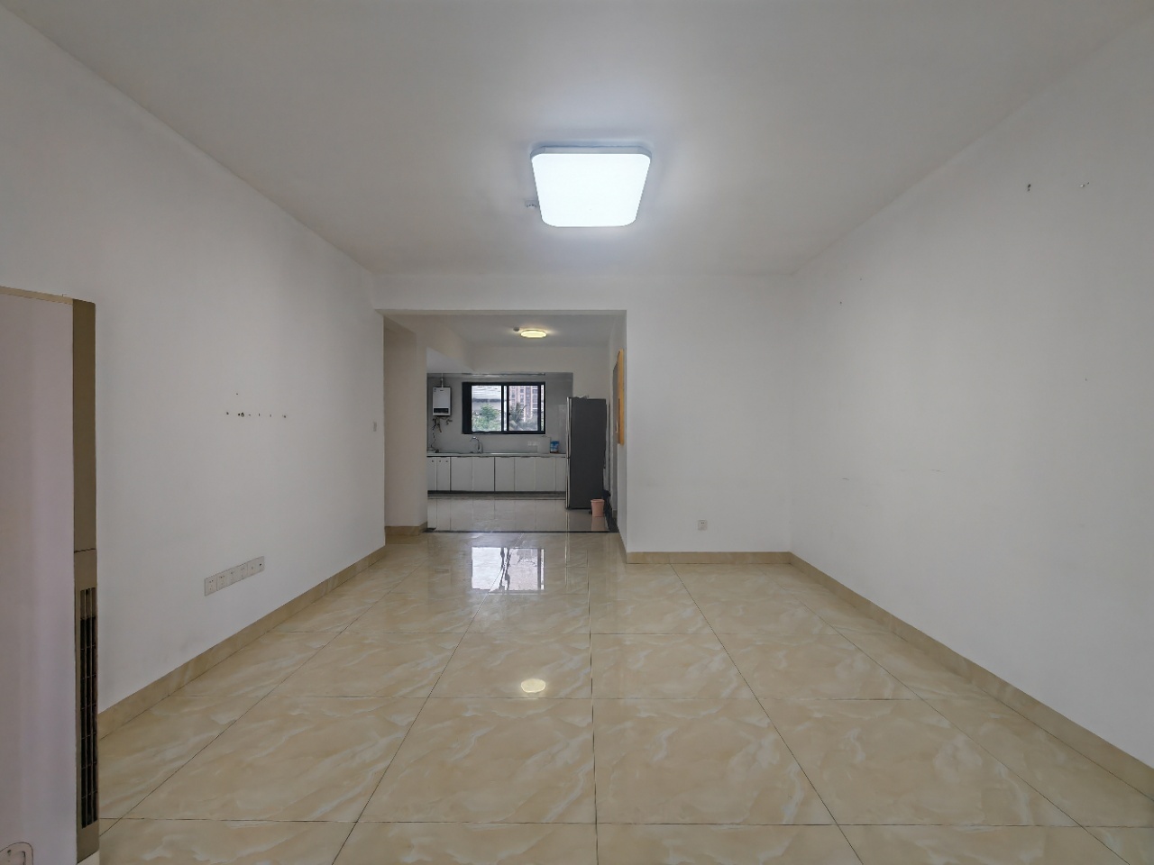 海航豪庭南苑  3室2厅2卫    229.0万客厅