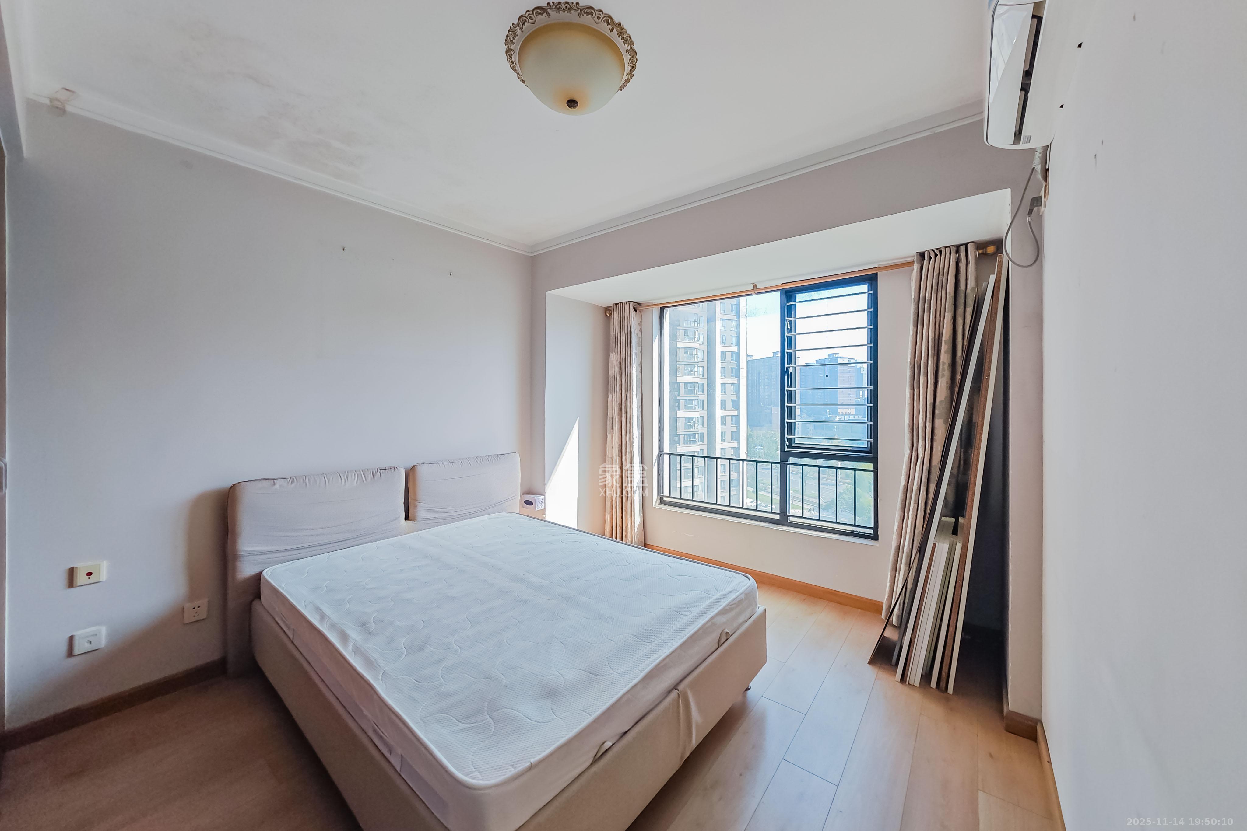 万科金域华府一期  3室2厅1卫    92.0万卧室