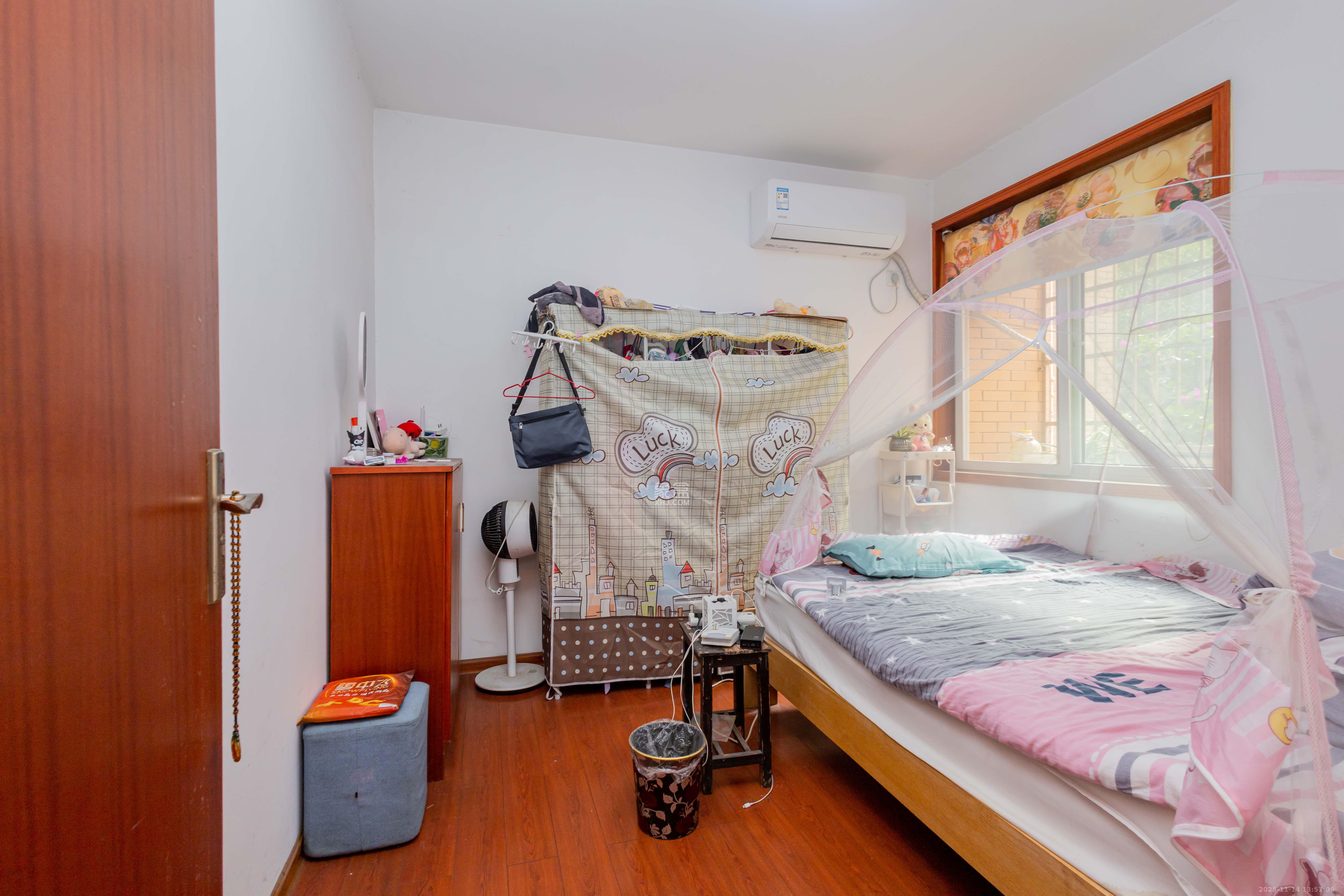 东岸锦城(东方人家)  3室2厅1卫    55.0万卧室