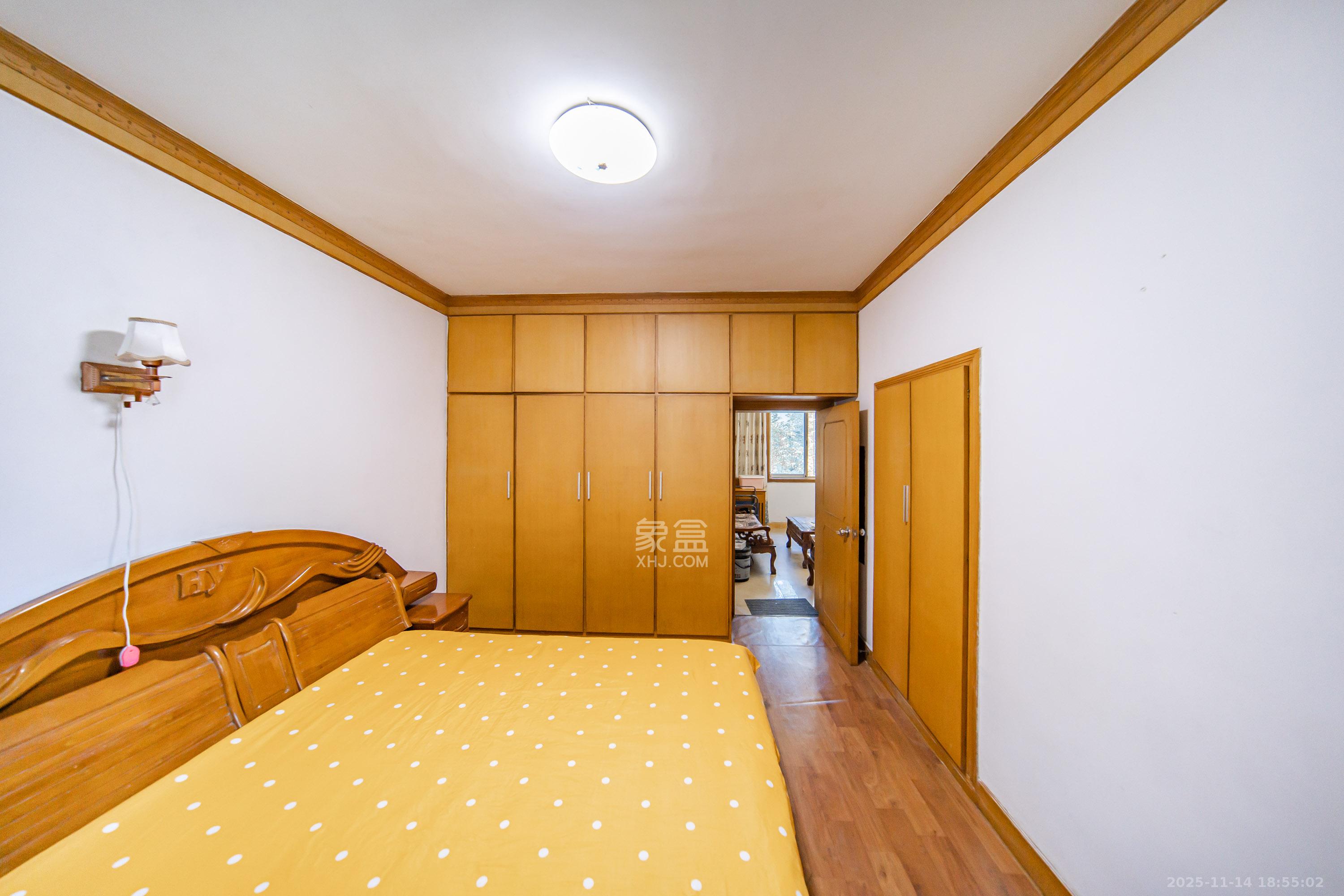 湘雅医学院(湘雅附一北院) 3室2厅1卫 65.0万 湘雅医学院(湘雅附一北院) 3室2厅1卫 65.0万卧室