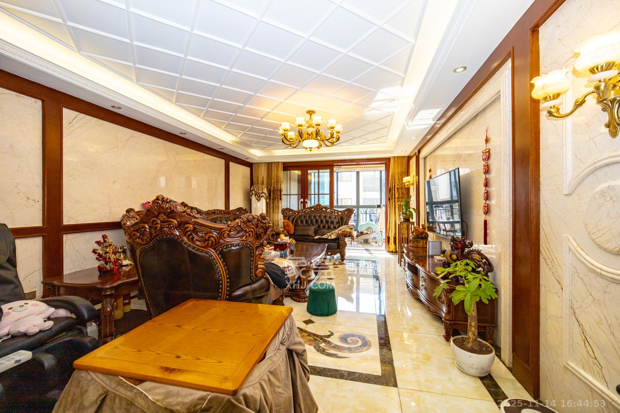 美林水郡 4室2厅2卫 207.0万 美林水郡 4室2厅2卫 207.0万客厅