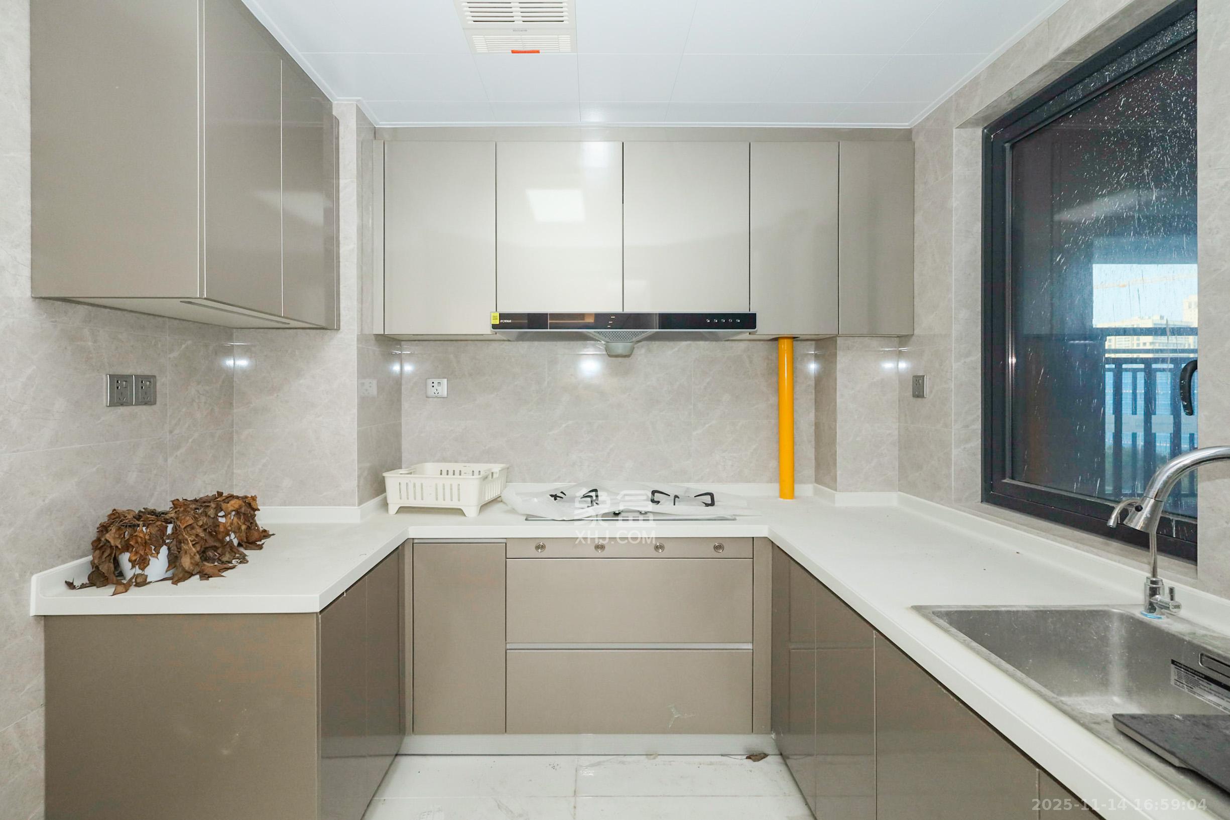 中海麓山境北区  3室2厅2卫    120.0万厨房