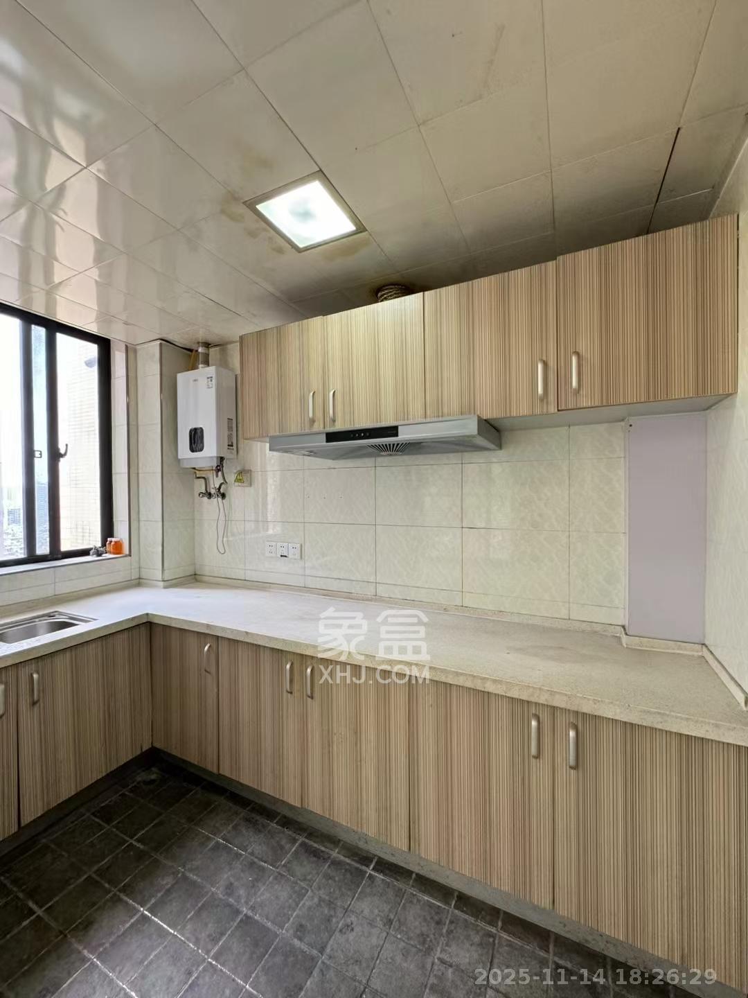 百纳广场（百纳公寓）  3室2厅1卫    3200.0元/月室内图