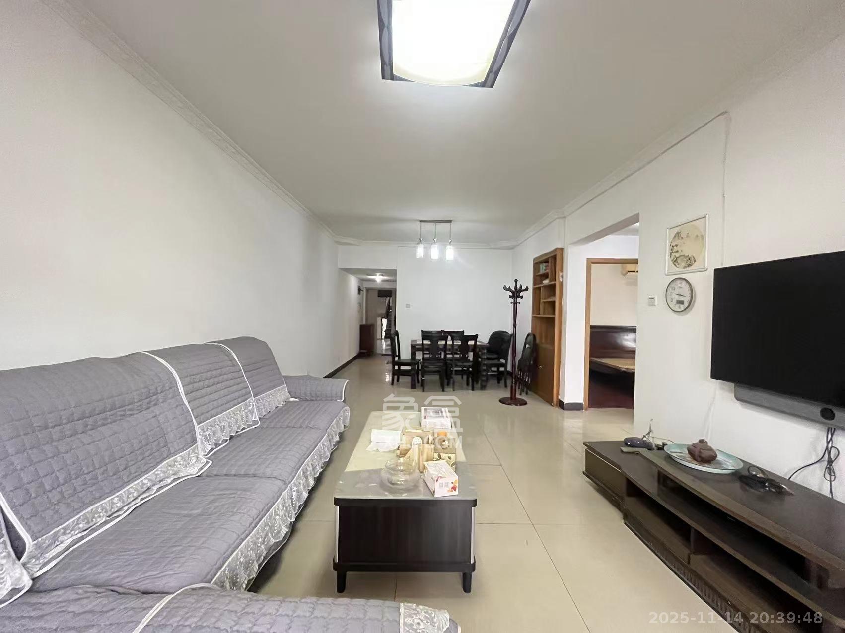 金碧文华 1室2厅1卫 2000.0元/月 金碧文华 1室2厅1卫 2000.0元/月室内图