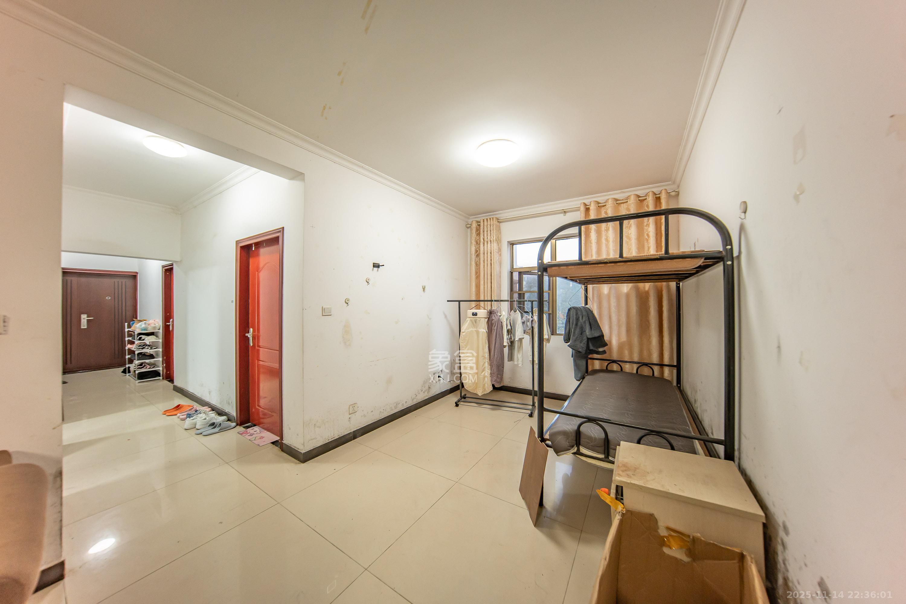 江山帝景雅典  4室2厅2卫    118.0万客厅