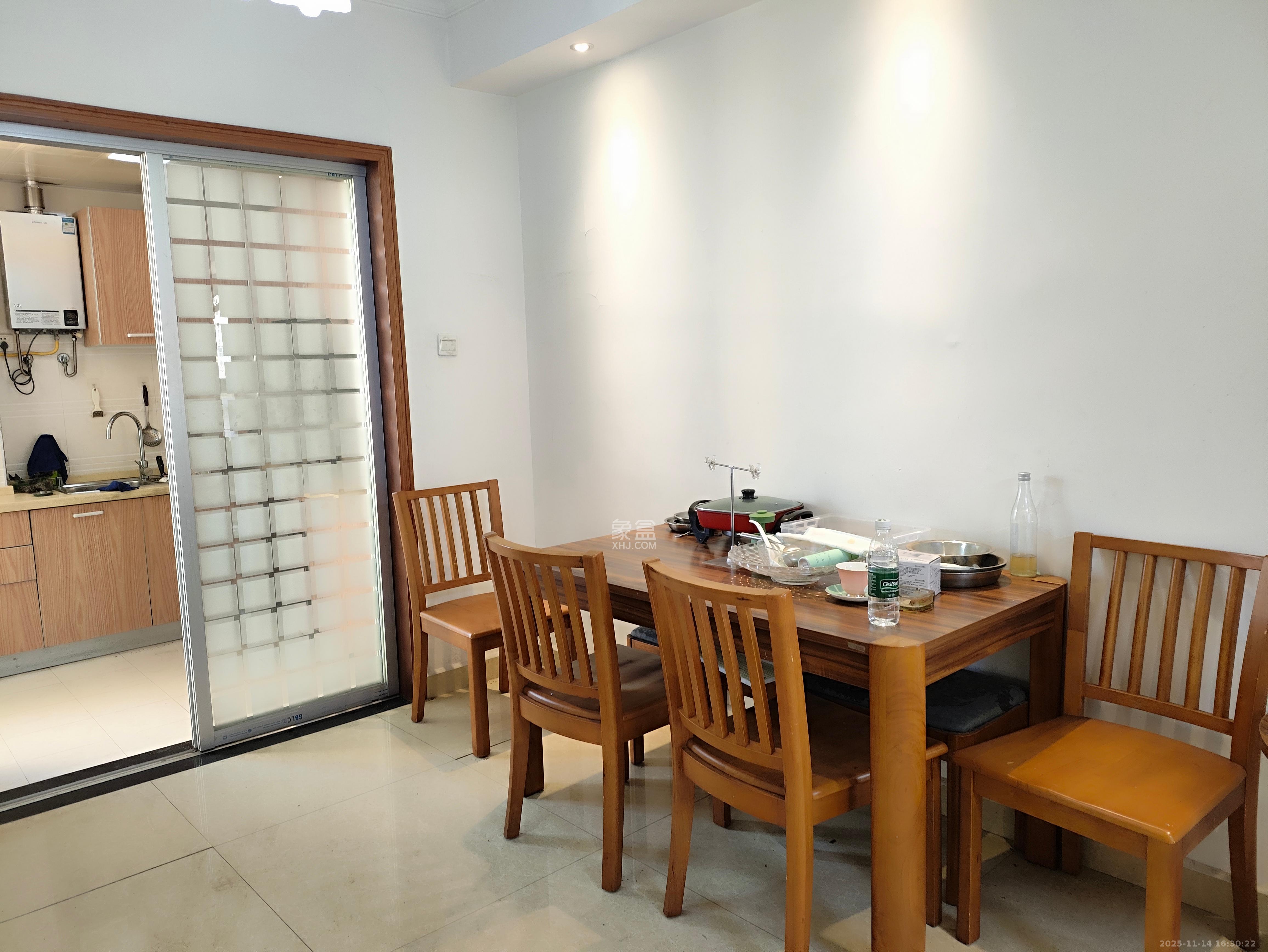 钱隆樽品(一、二、三期)  3室2厅2卫    2500.0元/月室内图