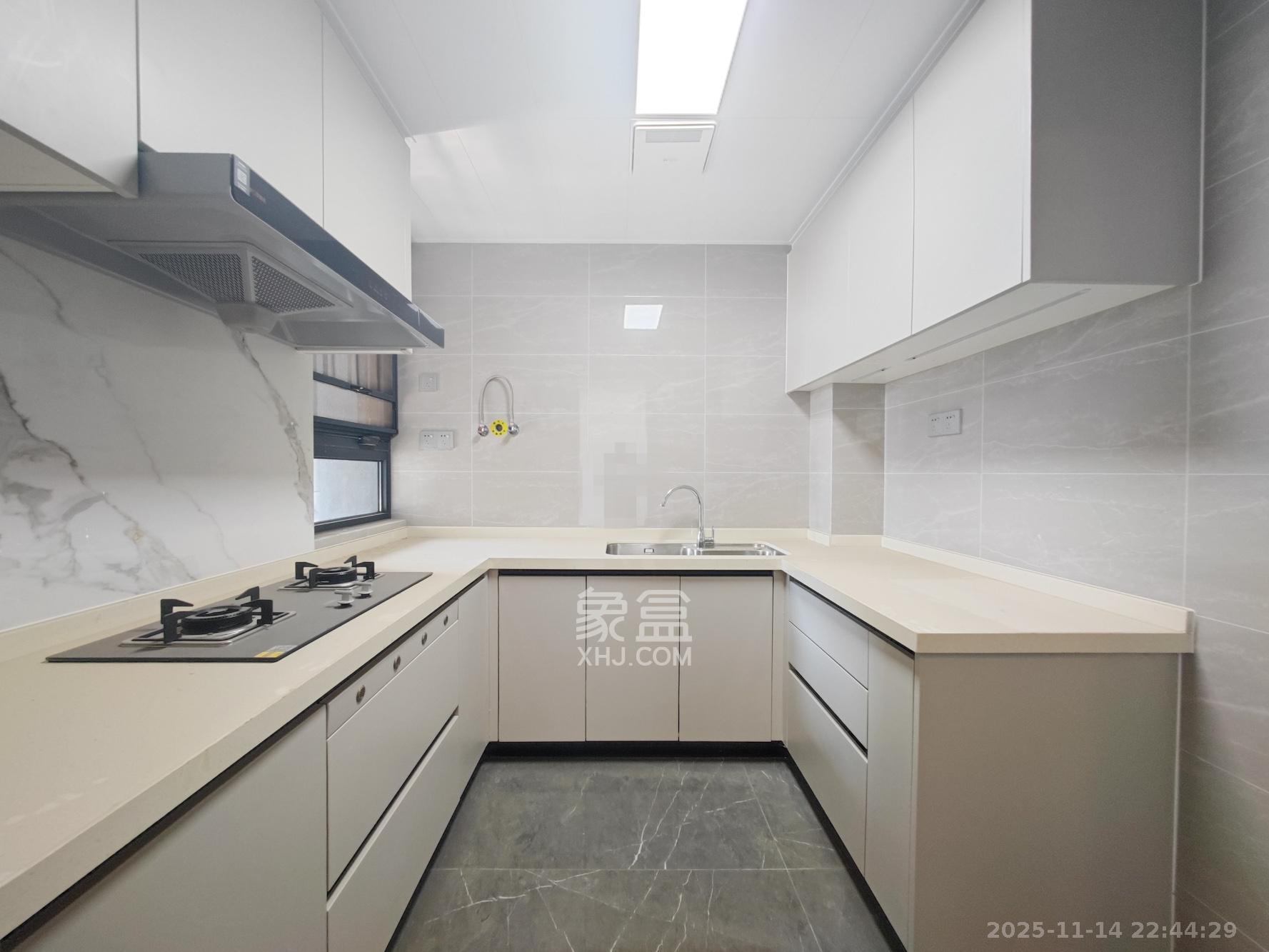 中海星樾府 3室2厅2卫 162.0万 中海星樾府 3室2厅2卫 162.0万厨房