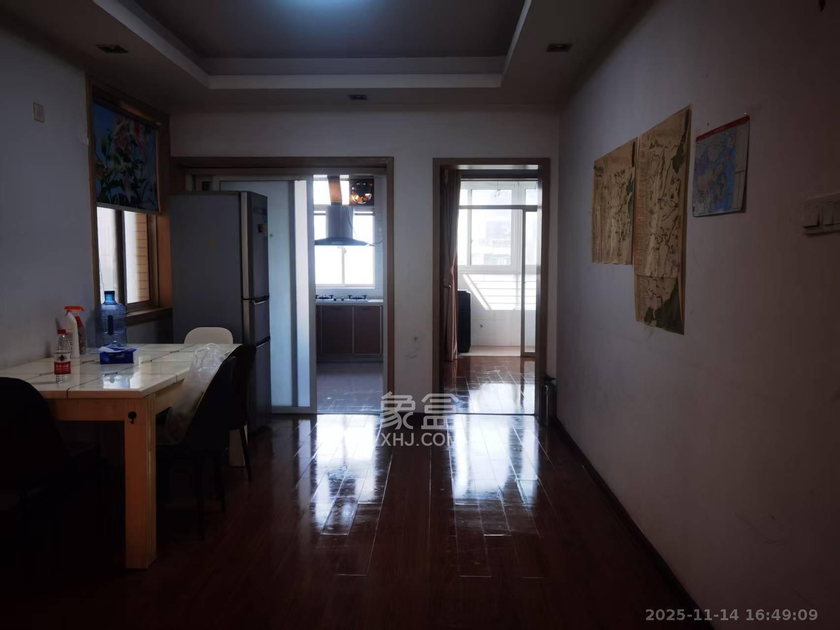 四季美景一、二期  3室2厅2卫    2500.0元/月室内图