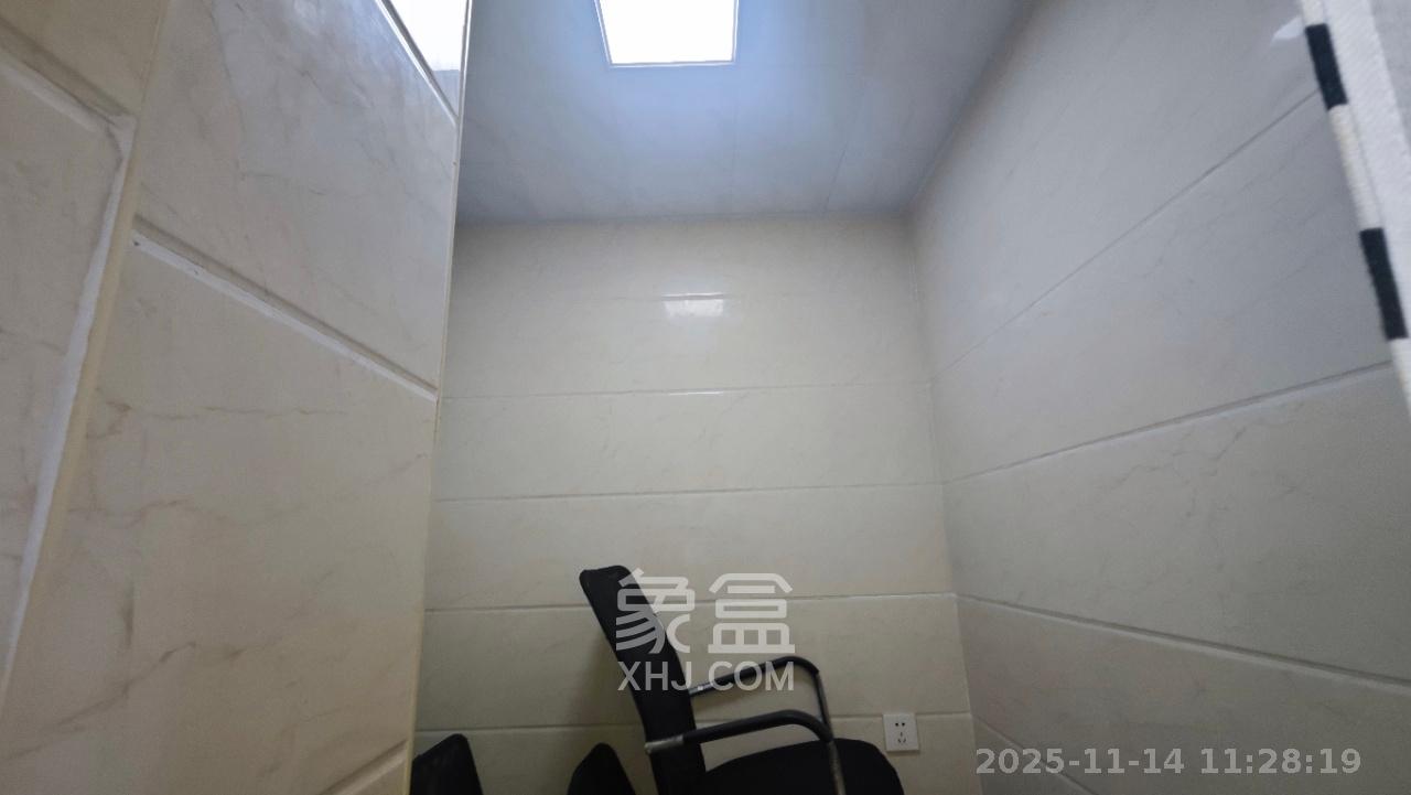 万坤图财富广场  1室1厅1卫    2500.0元/月室内图