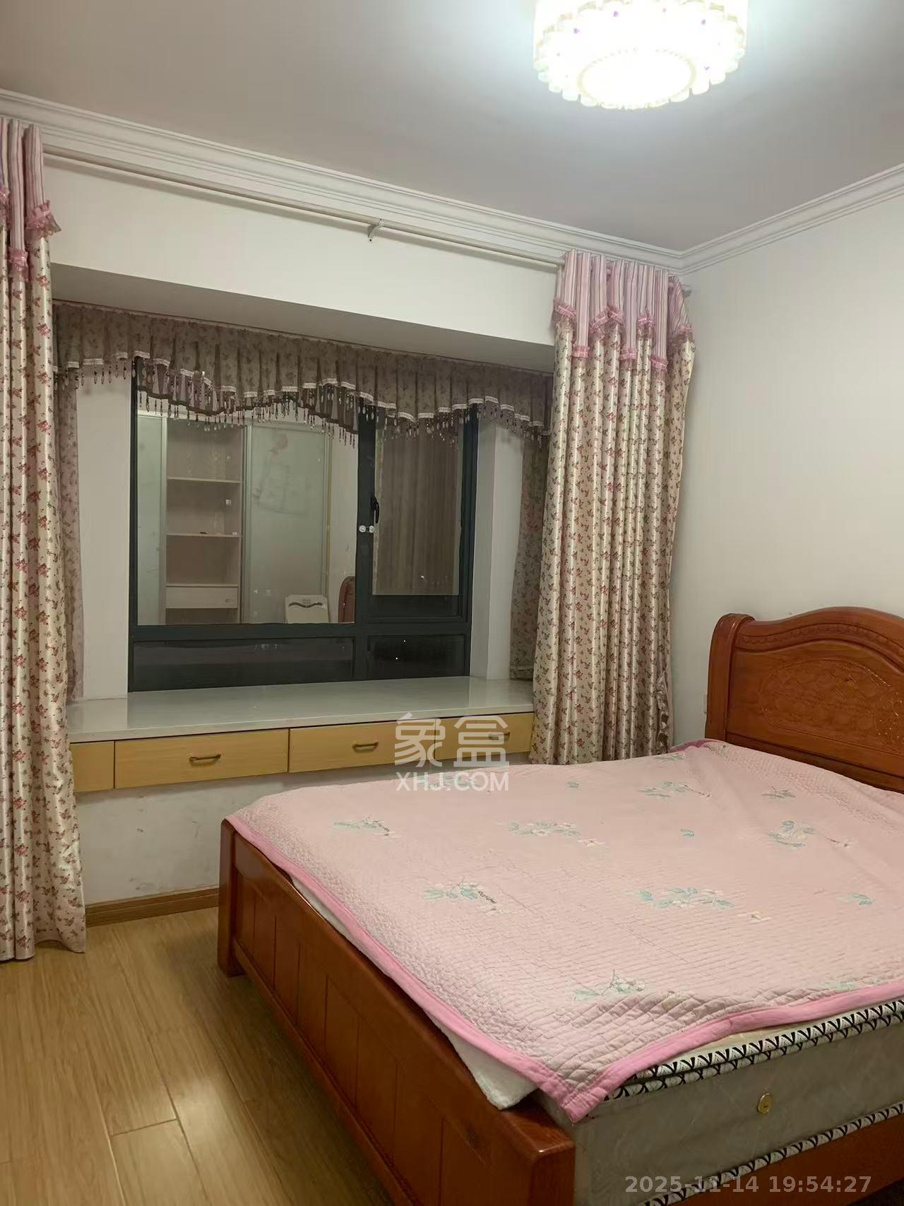 香樟兰亭（朗峰苑）  4室2厅2卫    2200.0元/月室内图