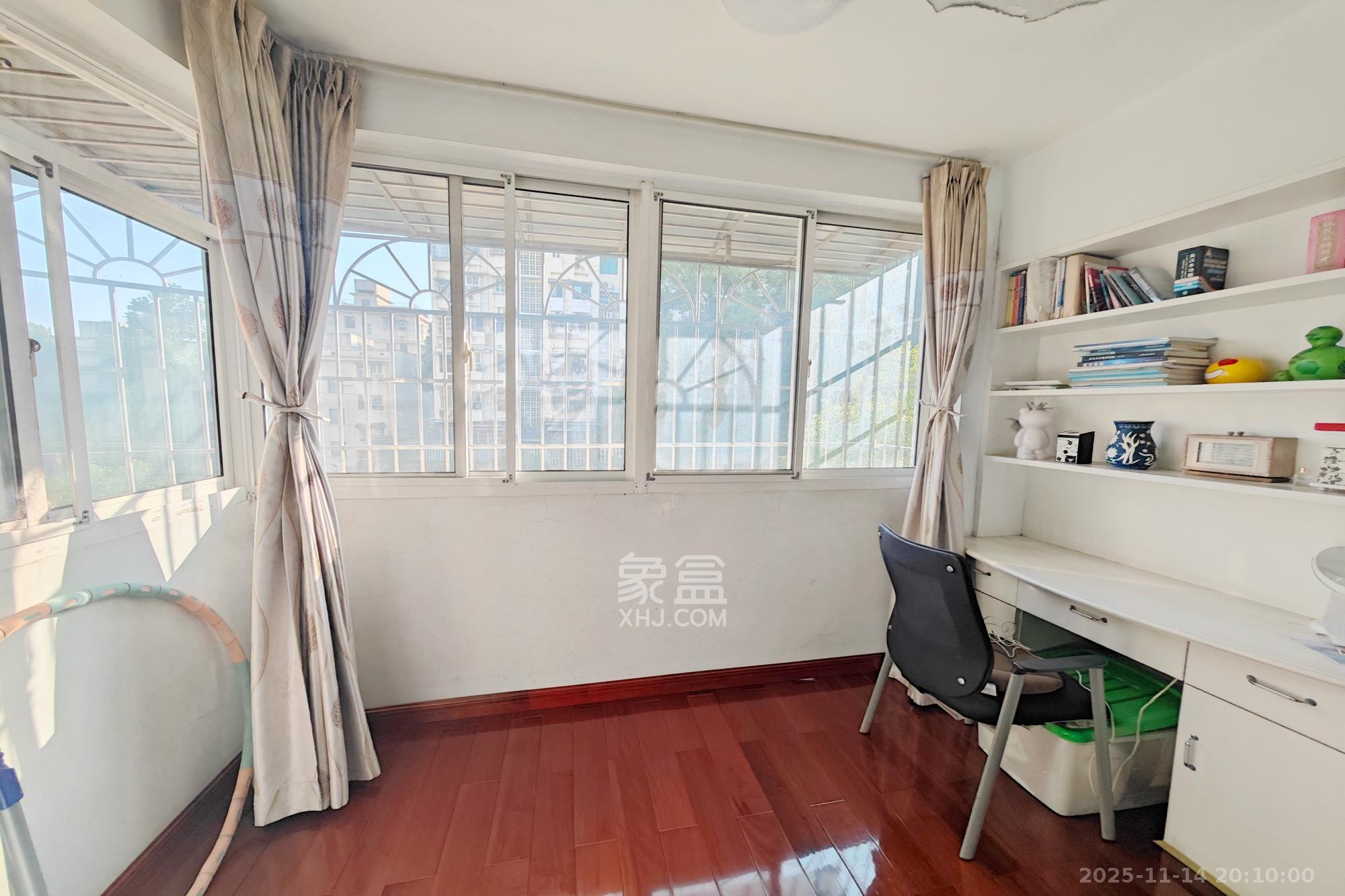 长钢社区（半边山宿舍区）  2室1厅1卫    36.0万阳台