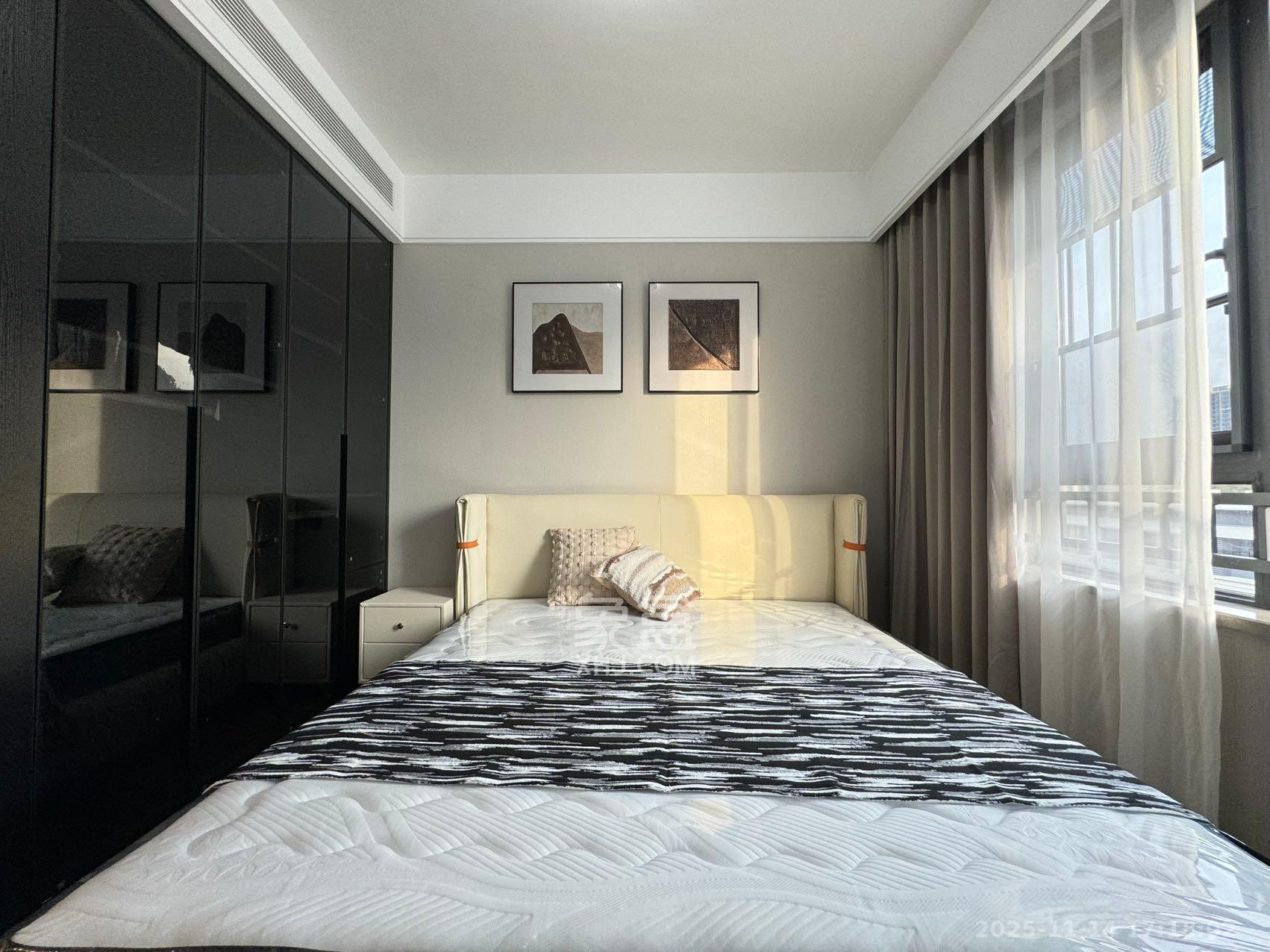 龙湖舜山府  4室2厅2卫    8800.0元/月室内图1