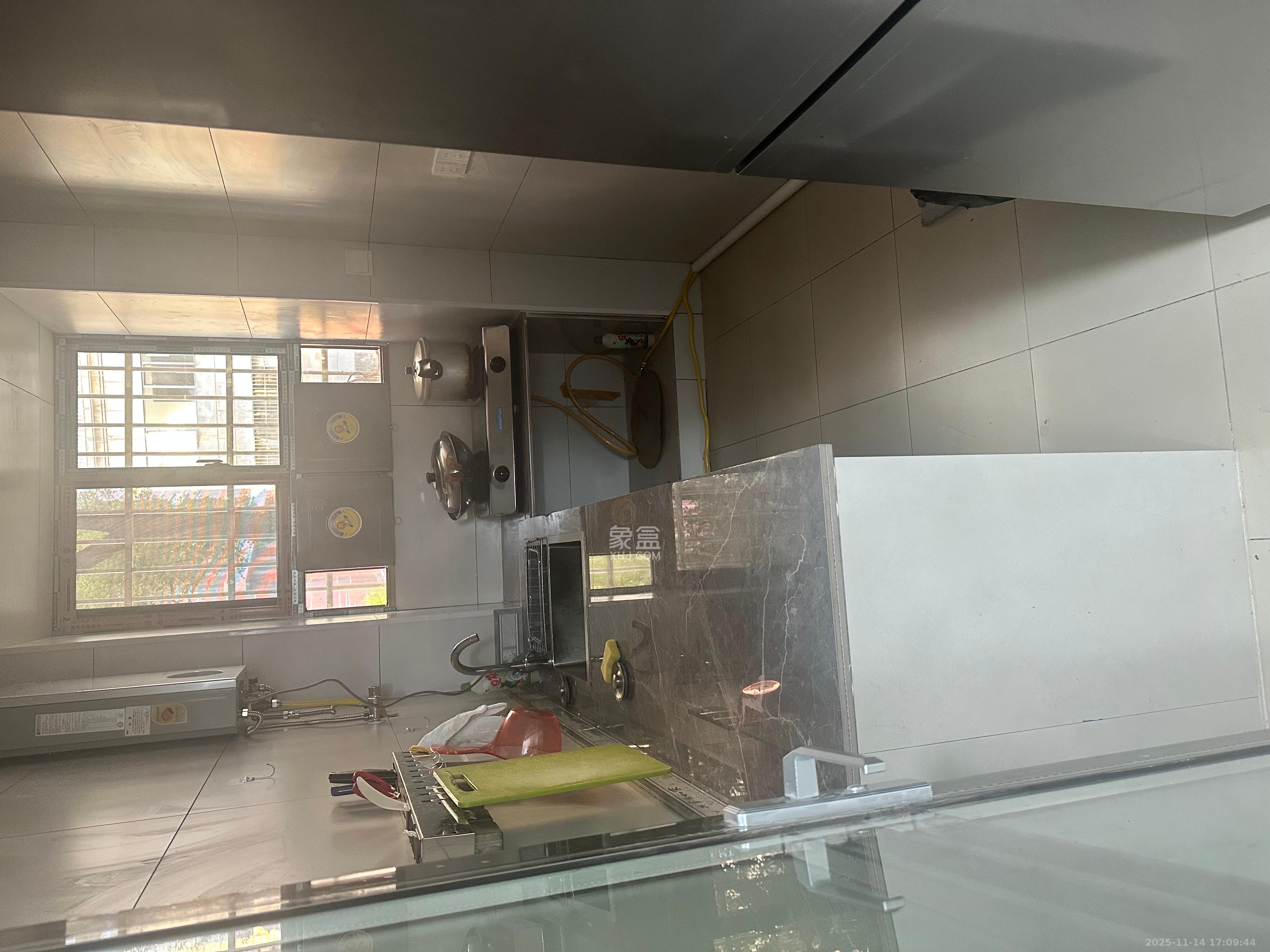 湘雅医院职工宿舍南院 4室1厅1卫 3500.0元/月 湘雅医院职工宿舍南院 4室1厅1卫 3500.0元/月室内图