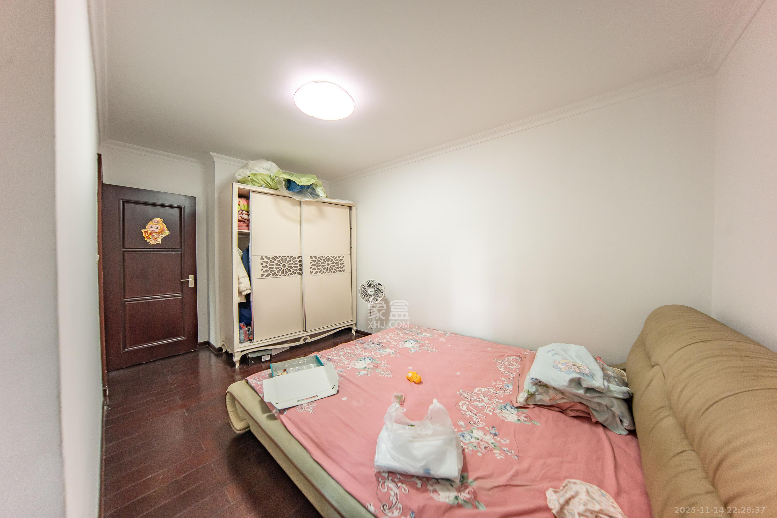 中海国际一期  2室2厅1卫    55.0万卧室