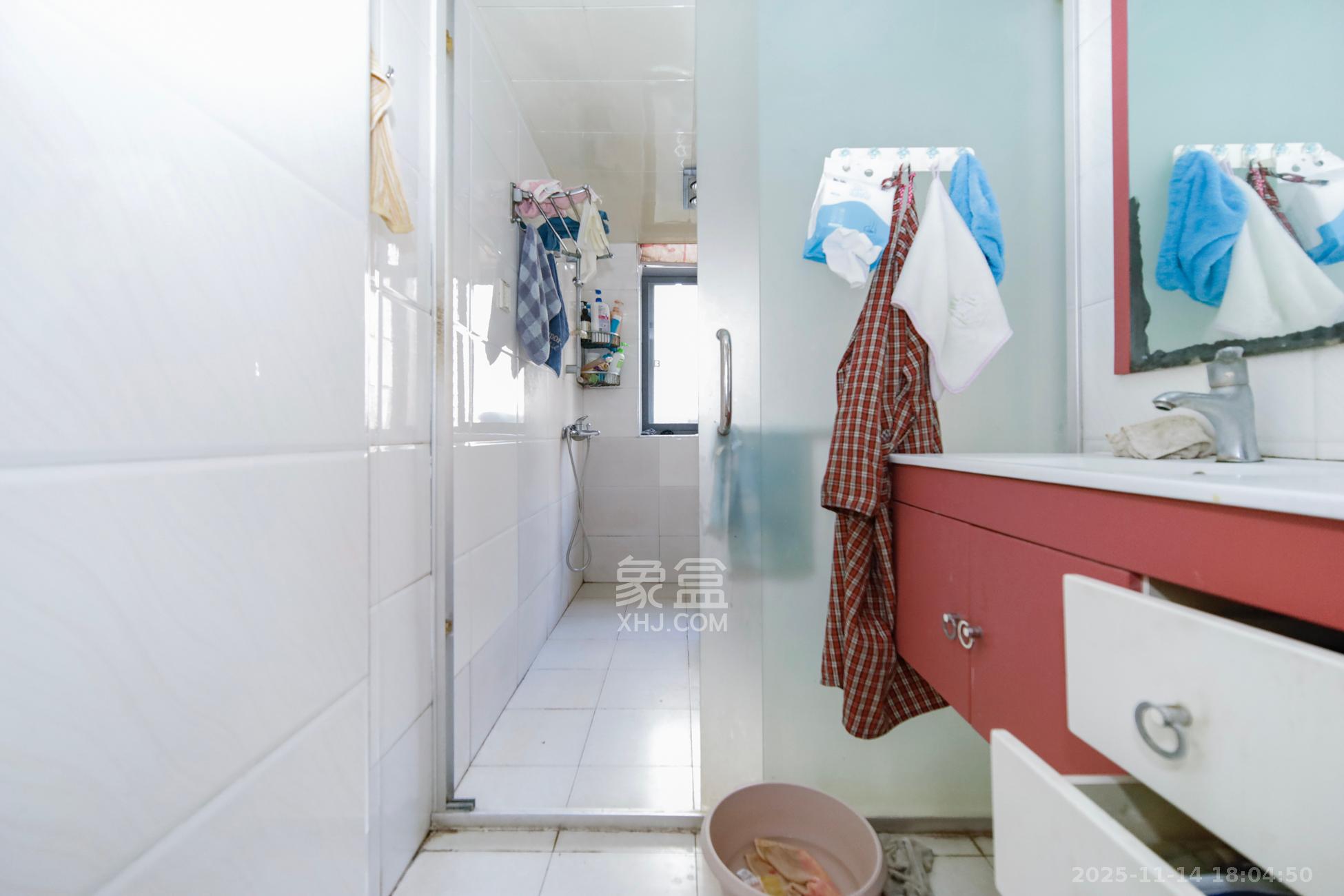 恒盛世家  3室2厅2卫    115.0万卫生间