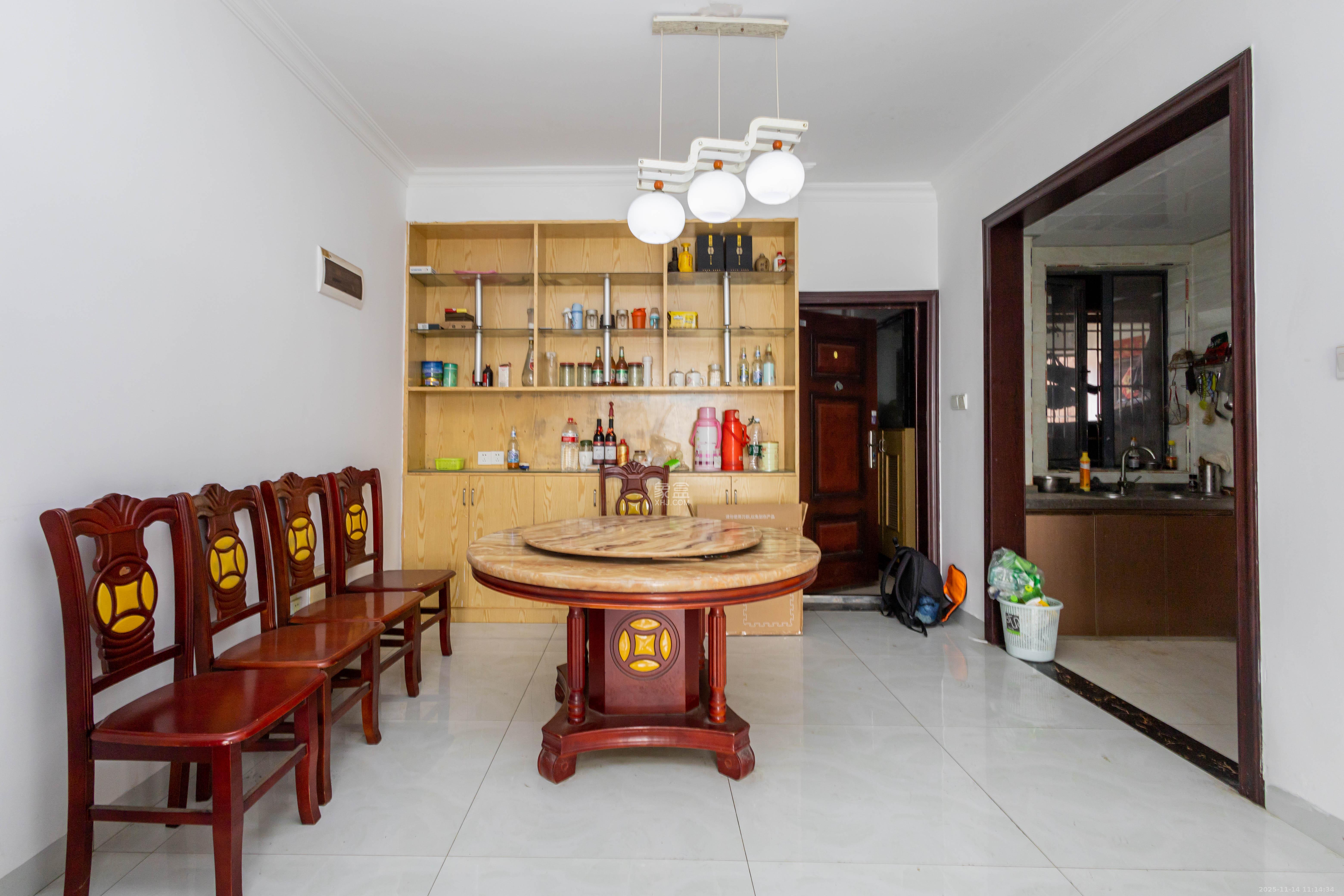 东业上城嘉苑（晟悦国际）  2室2厅1卫    48.8万客厅