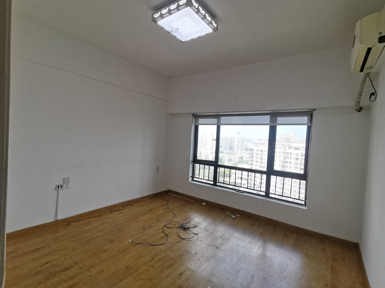 名门广场北区（二期）  3室2厅2卫    3800.0元/月室内图