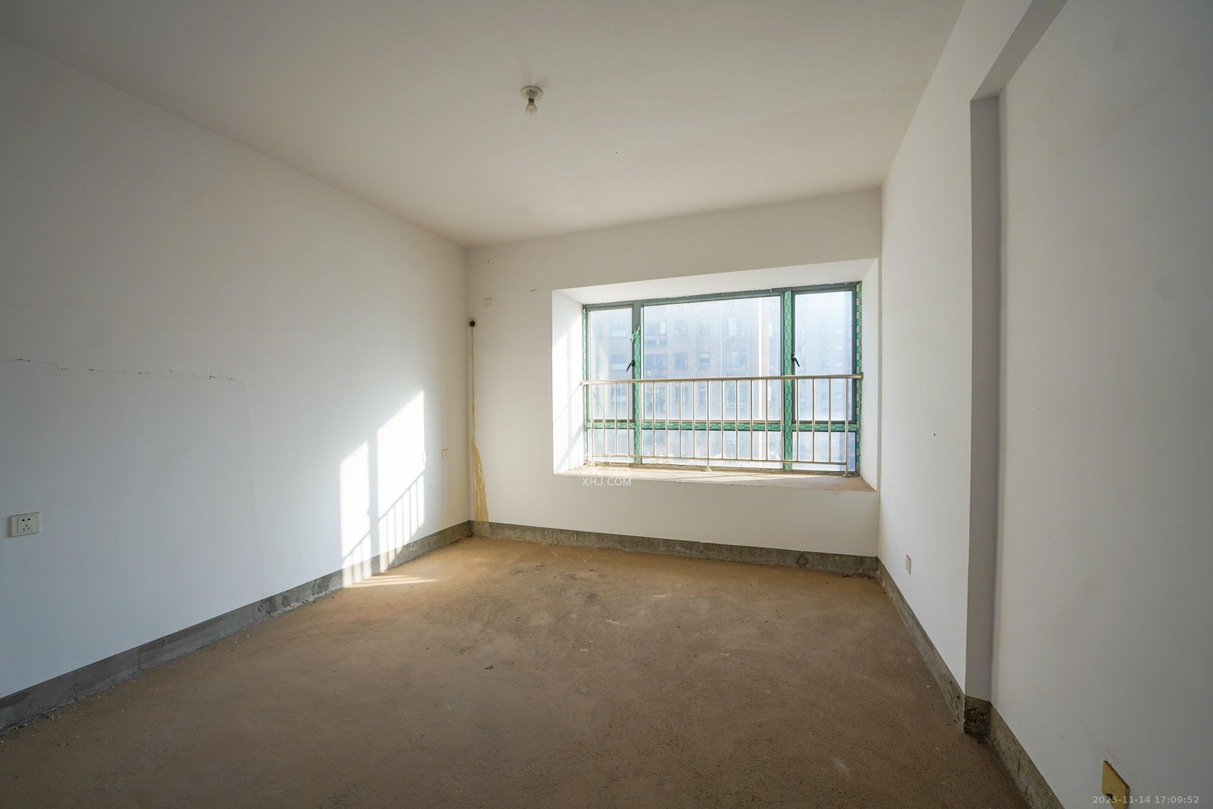 和美星城  4室2厅2卫    105.0万卧室