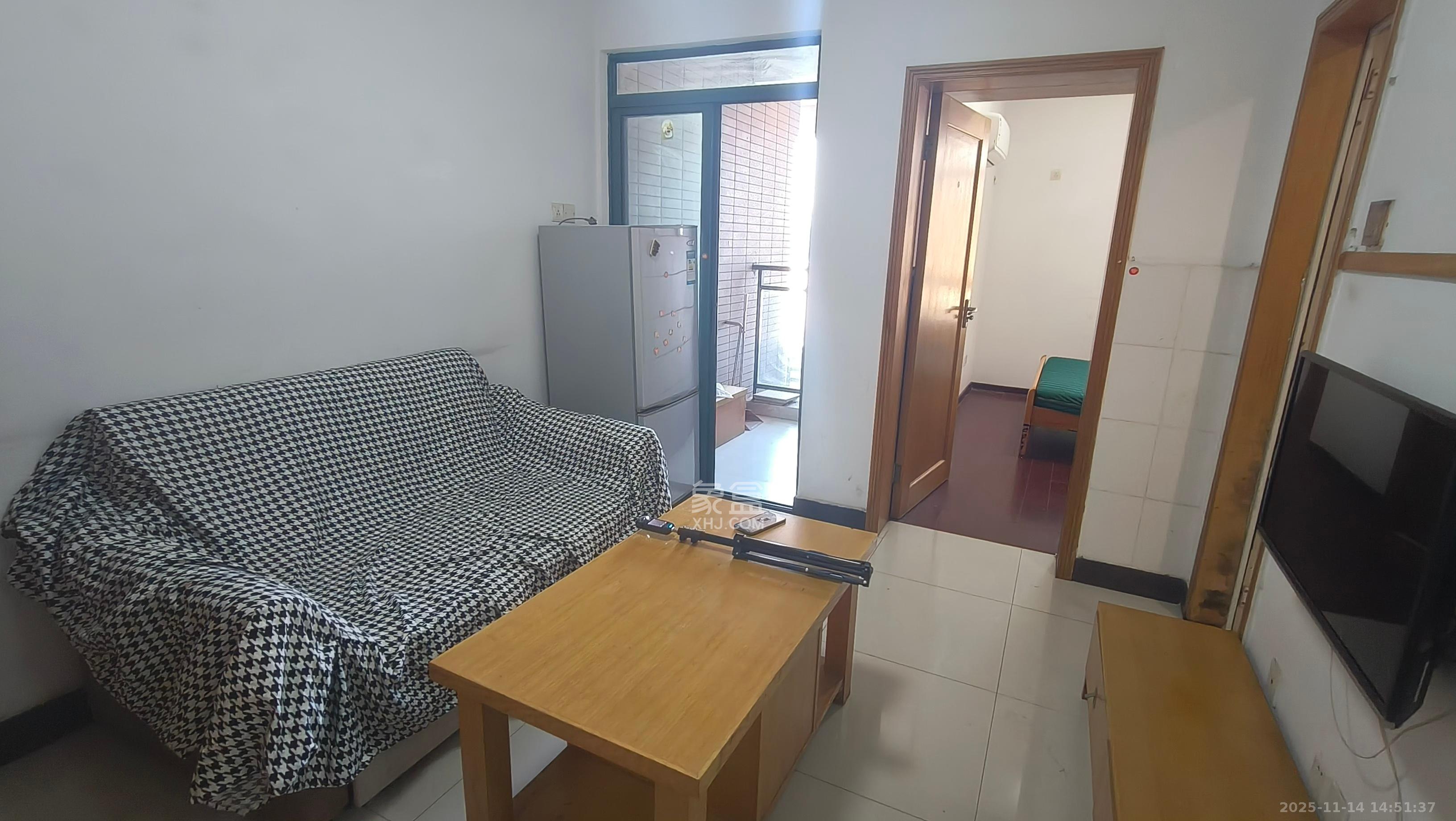 中江国际花城  1室1厅1卫    1500.0元/月