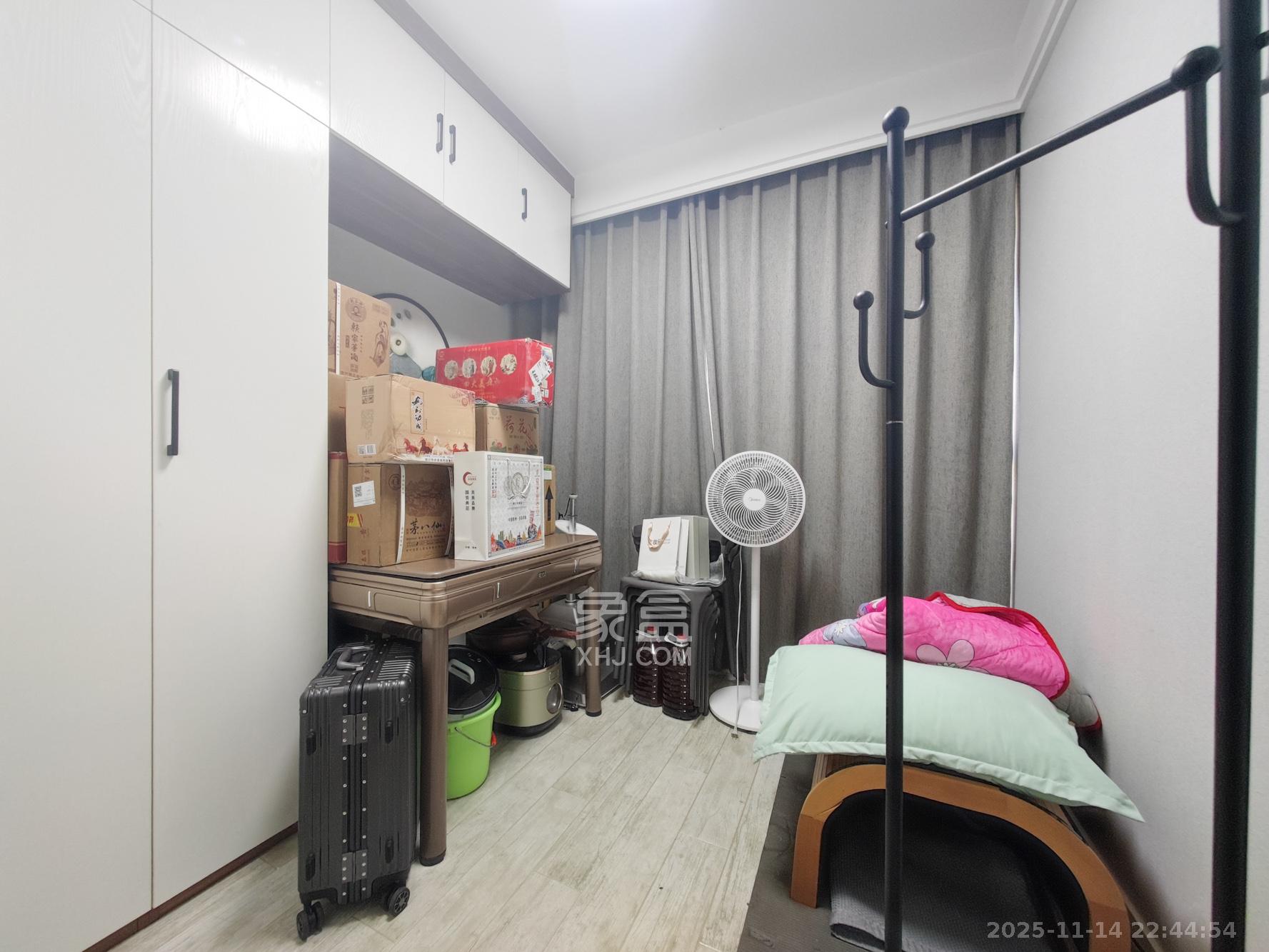 卓越蔚蓝城邦 4室2厅2卫 130.0万 卓越蔚蓝城邦 4室2厅2卫 130.0万卧室