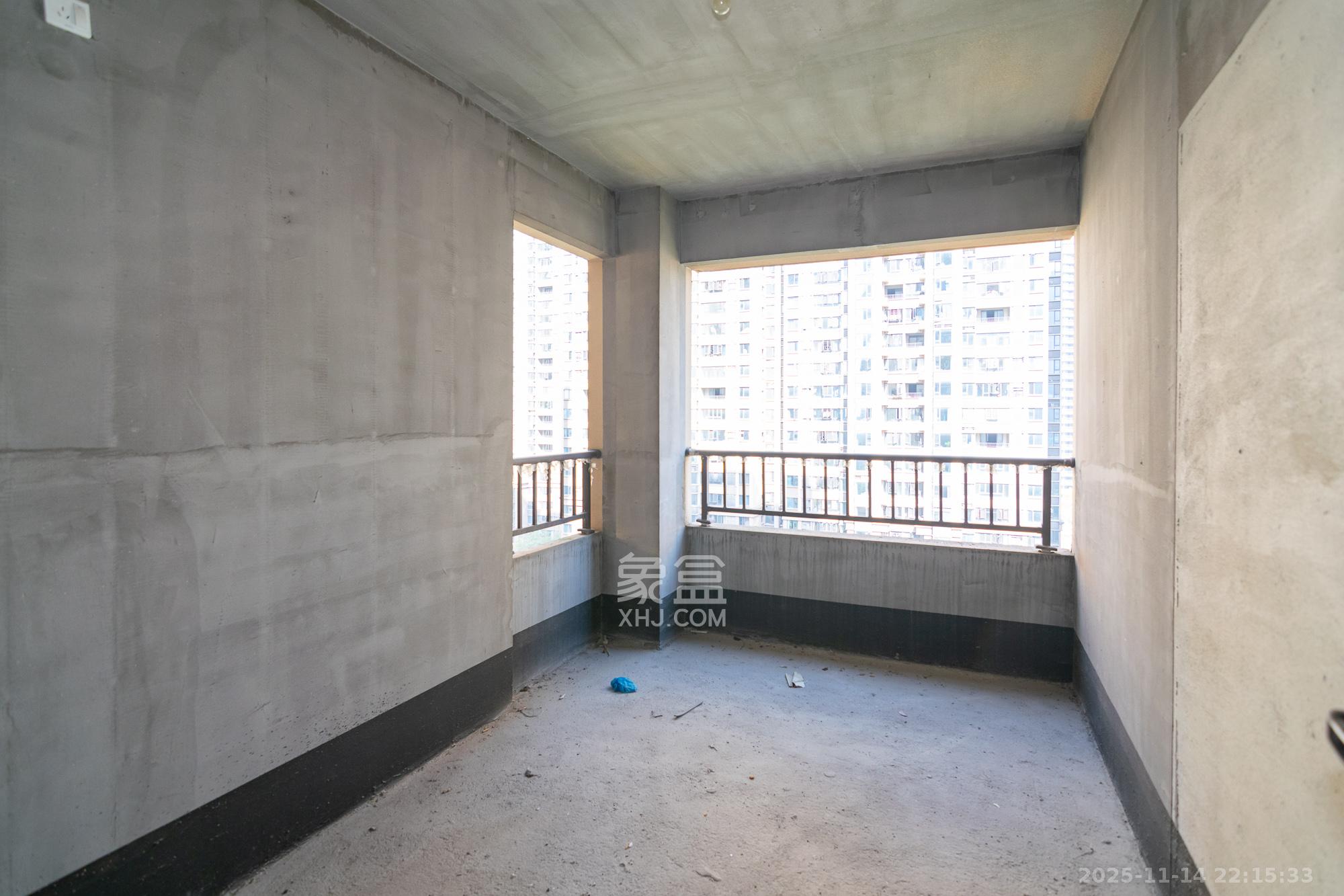 长房星珑湾  4室2厅2卫    65.0万卧室