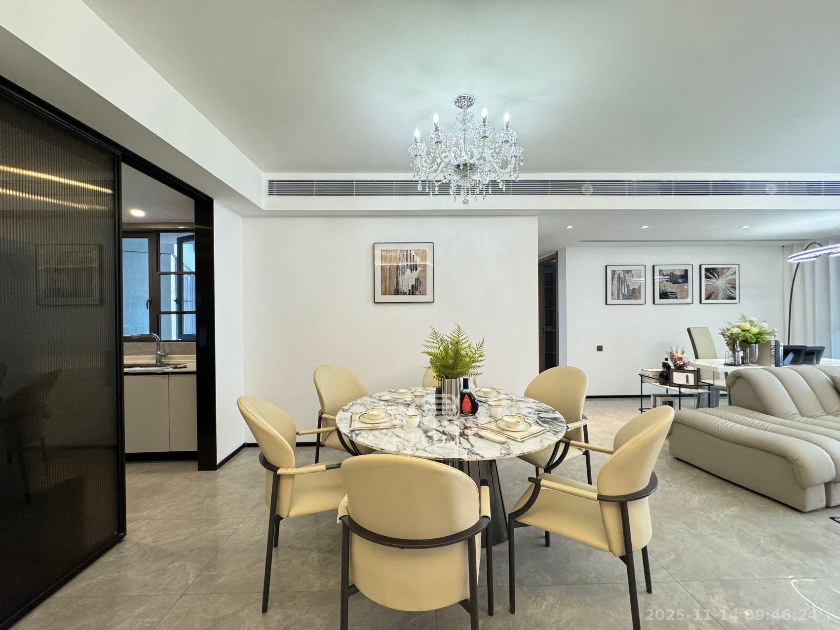 轨道万科悦府  3室2厅2卫    5800.0元/月室内图