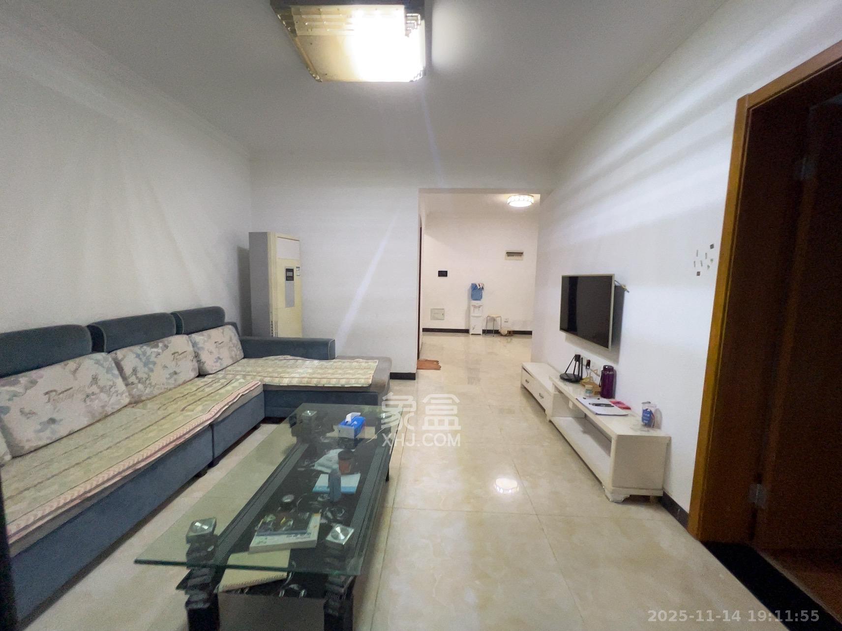 泰龙华府  3室2厅1卫    2500.0元/月