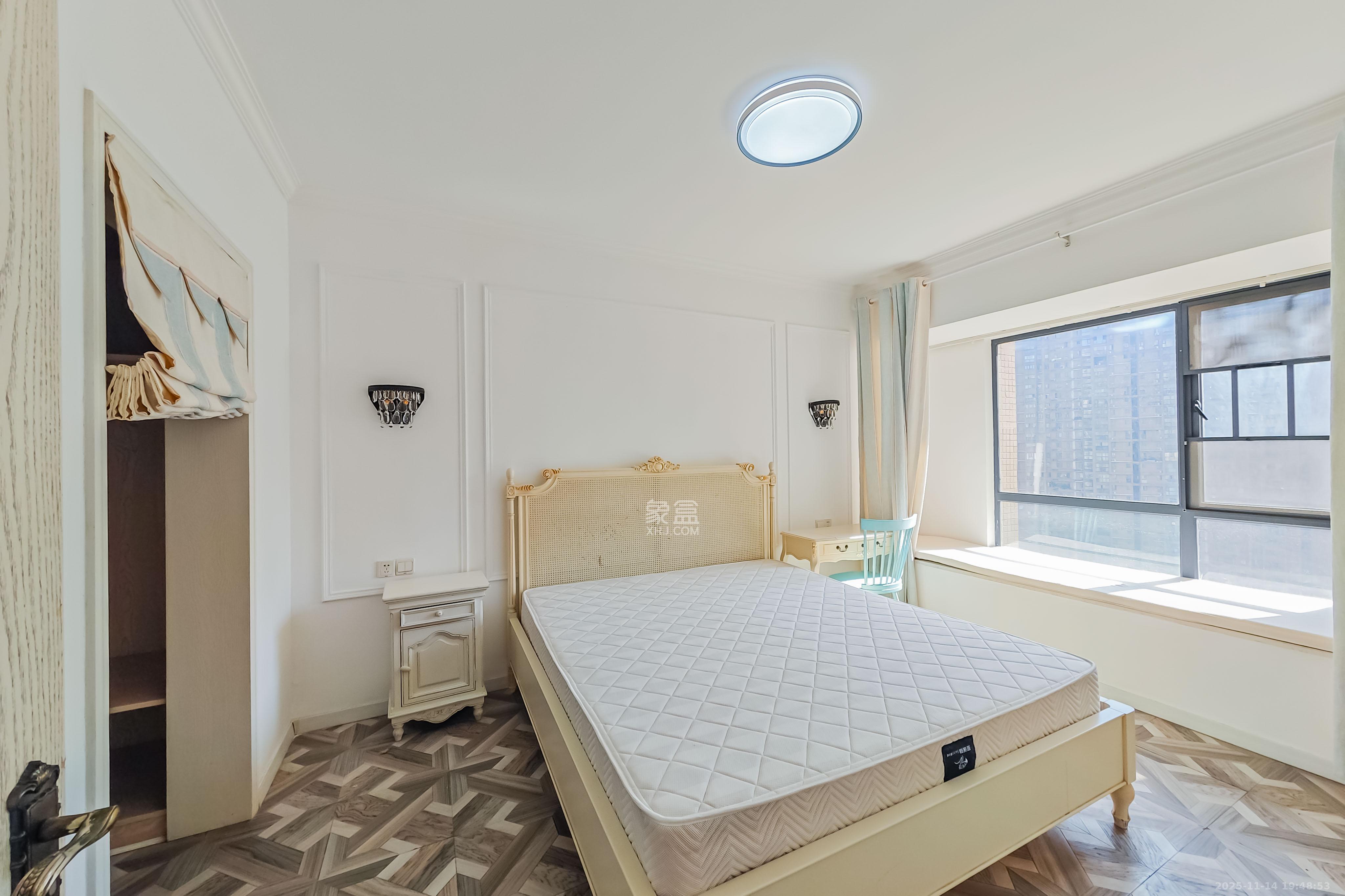 香樟兰亭(朗峰苑) 3室1厅1卫 95.0万 香樟兰亭(朗峰苑) 3室1厅1卫 95.0万卧室