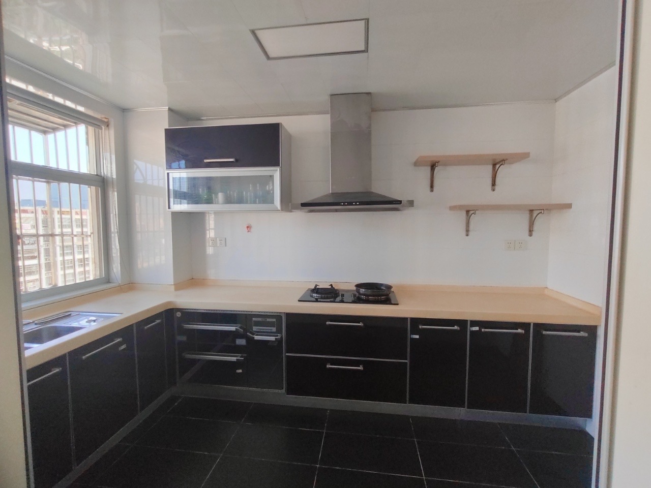 八一小区  4室2厅2卫    4000.0元/月室内图