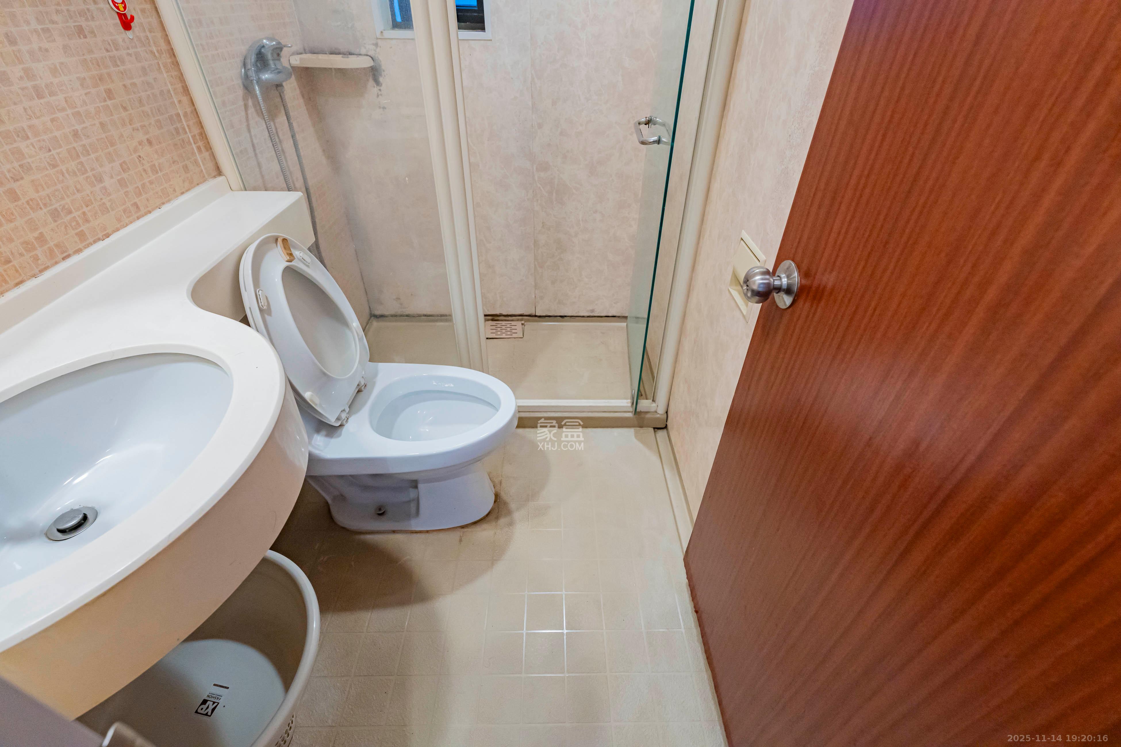 盛世美居荷园  3室2厅2卫    3900.0元/月室内图