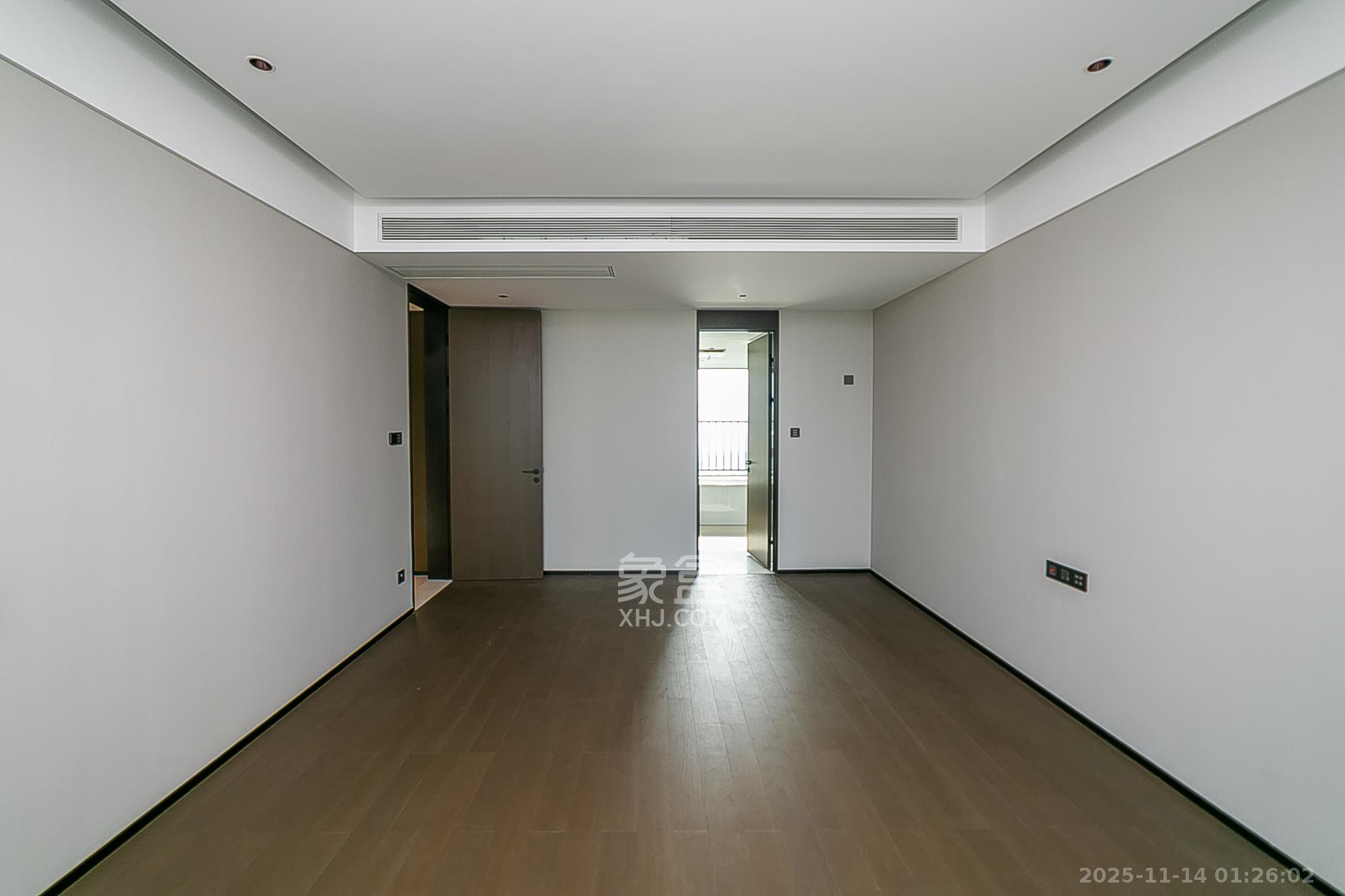 中海阅湘台  4室2厅3卫    480.0万卧室