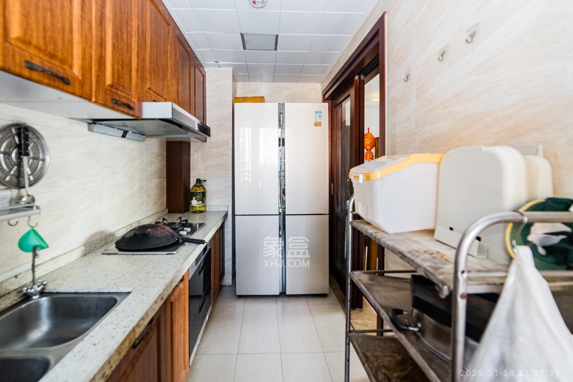 珠江郦城公园1号 3室2厅2卫 180.0万 珠江郦城公园1号 3室2厅2卫 180.0万厨房